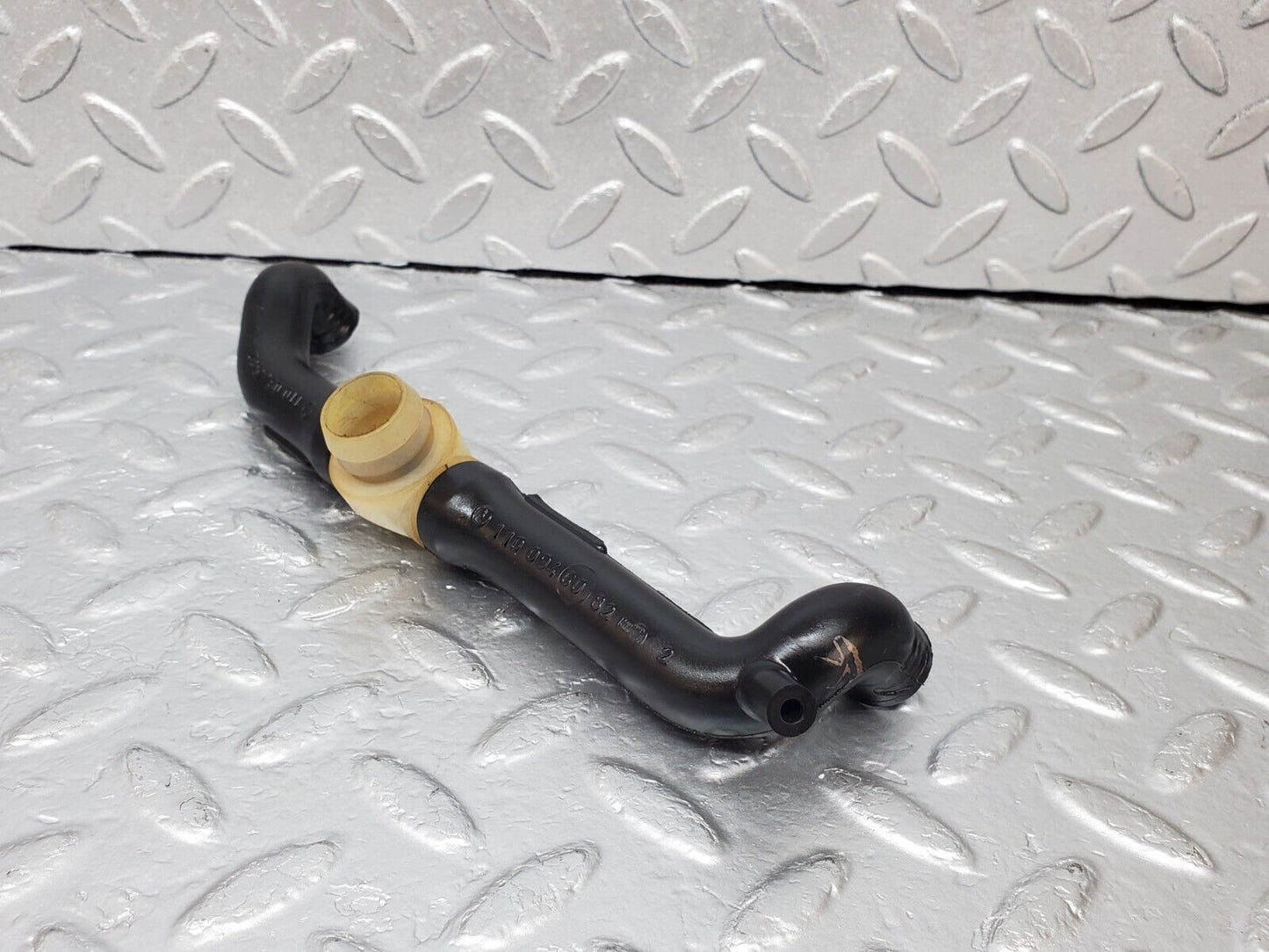 44453 Mercedes-Benz W123 280E Air Intake Pipe 1100946082 1100944582