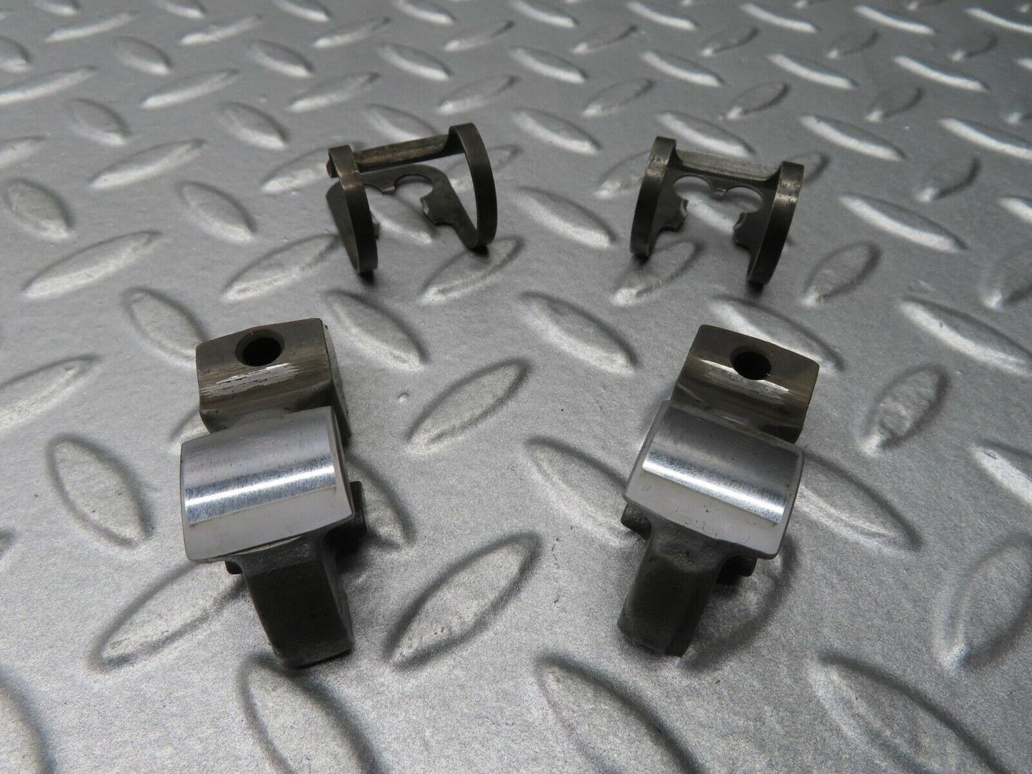 16563 Mercedes-Benz C107 350SLC Coupe Valve Rocker Arm With Retaining Spring