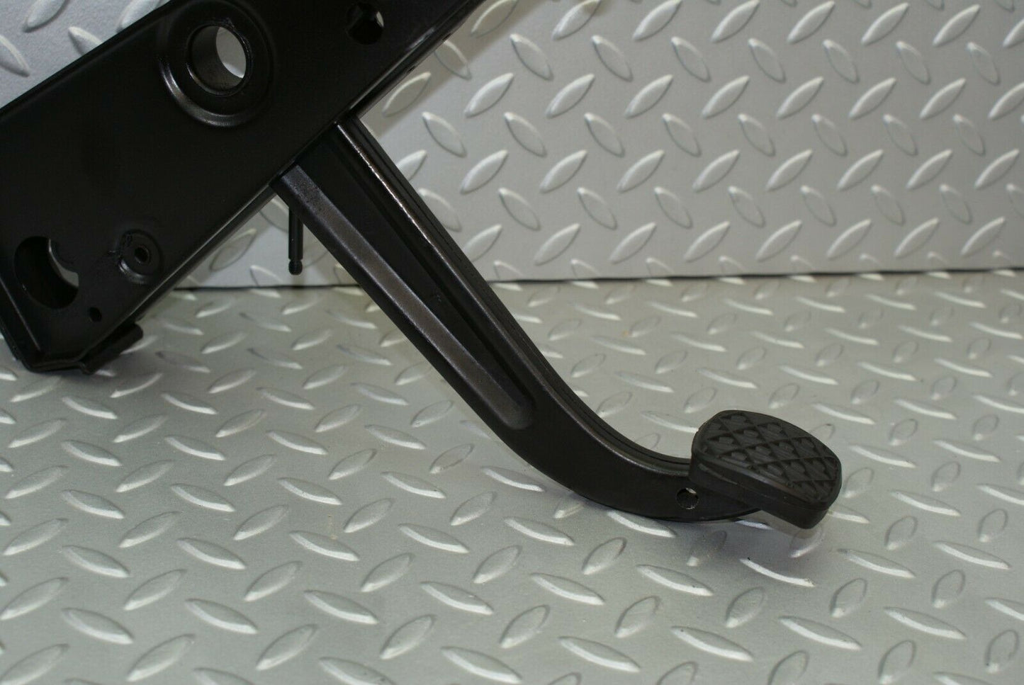 3167 Mercedes-Benz W115 220D Parking Brake Pedal Mechanism