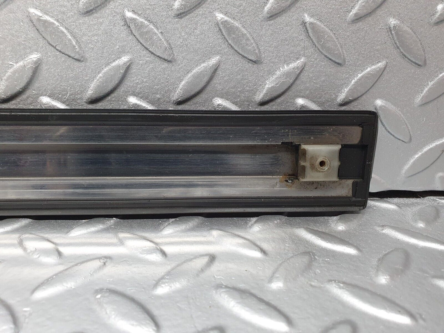 41682 Mercedes-Benz W124 200E Front Left Door Centre Moulding Trim
