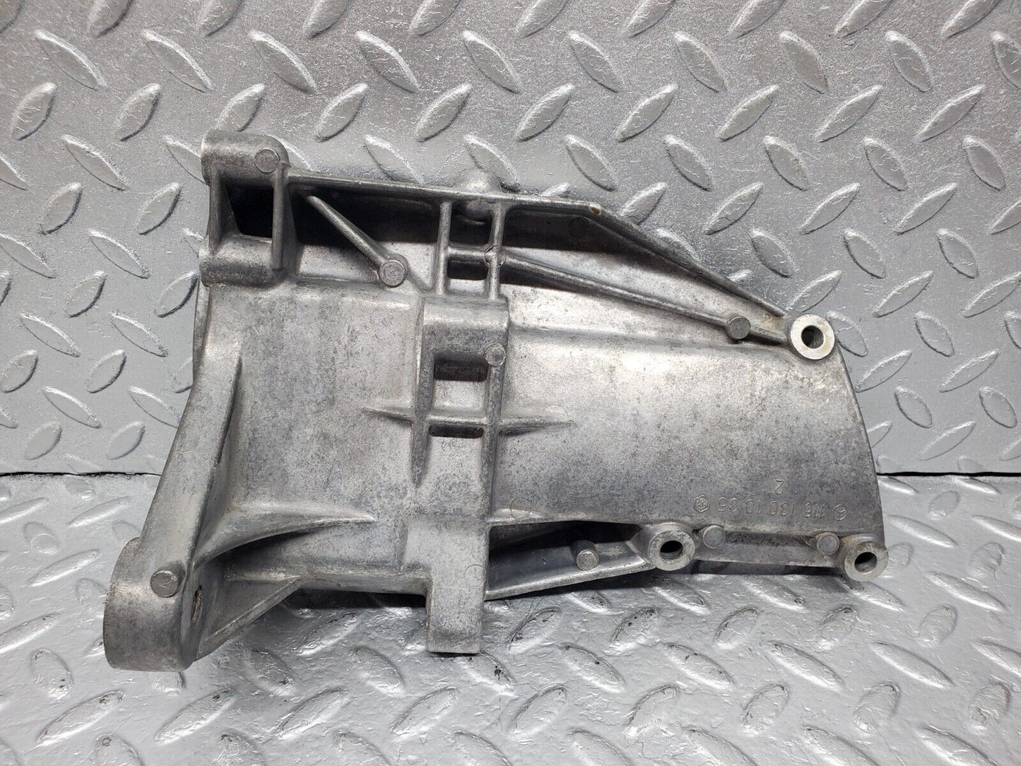 45922 Mercedes-Benz W126 420SE Air Conditioning Compressor Bracket 1161301035