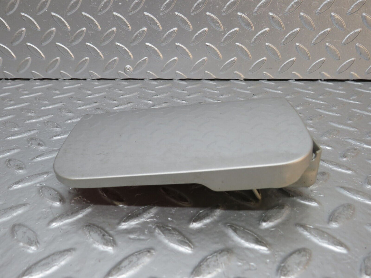 31720 Mercedes-Benz W201 190LE 1.8L Fuel Tank Flap Cap 2015842839
