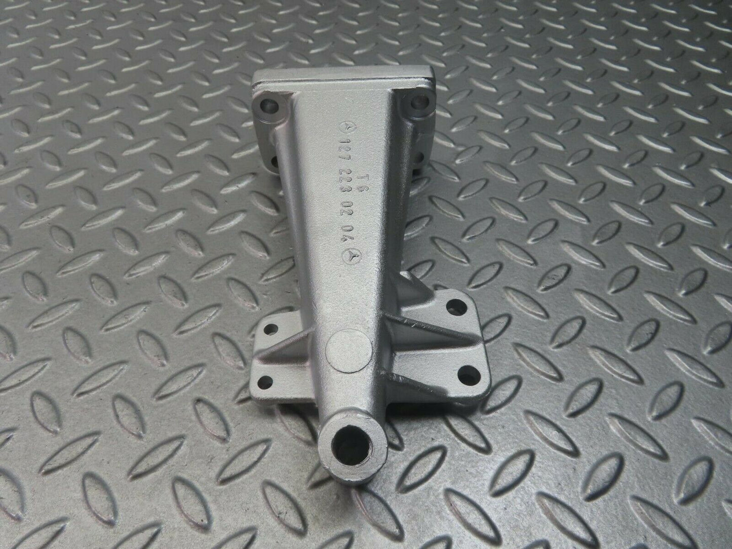8334 Mercedes-Benz W111 Engine Mount Bracket Left Side 1272230204