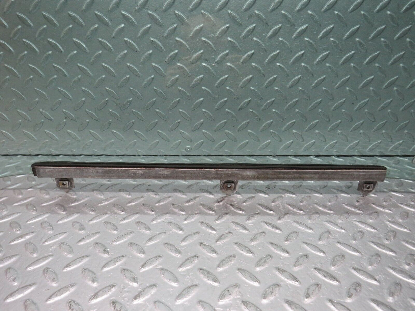 37875 Mercedes-Benz A124 320E Cabriolet Front Left Door Window Glass