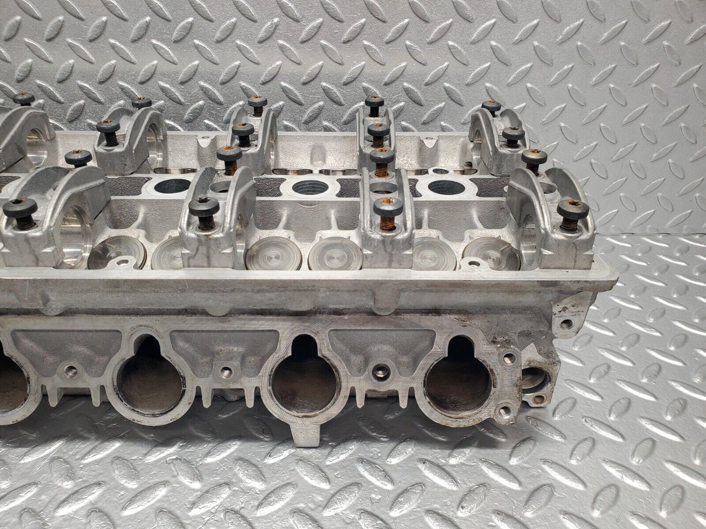 46239 Mercedes-Benz W124 280E Cylinder Head 1040161601
