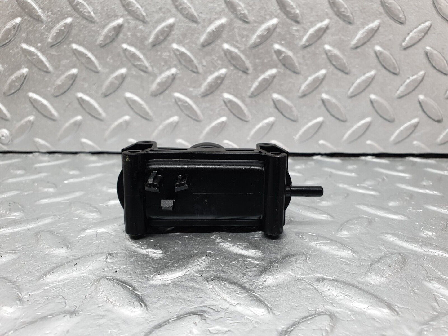 41511 Mercedes-Benz W124 200E Rear Door Lock Vacuum Actuator 0008007975