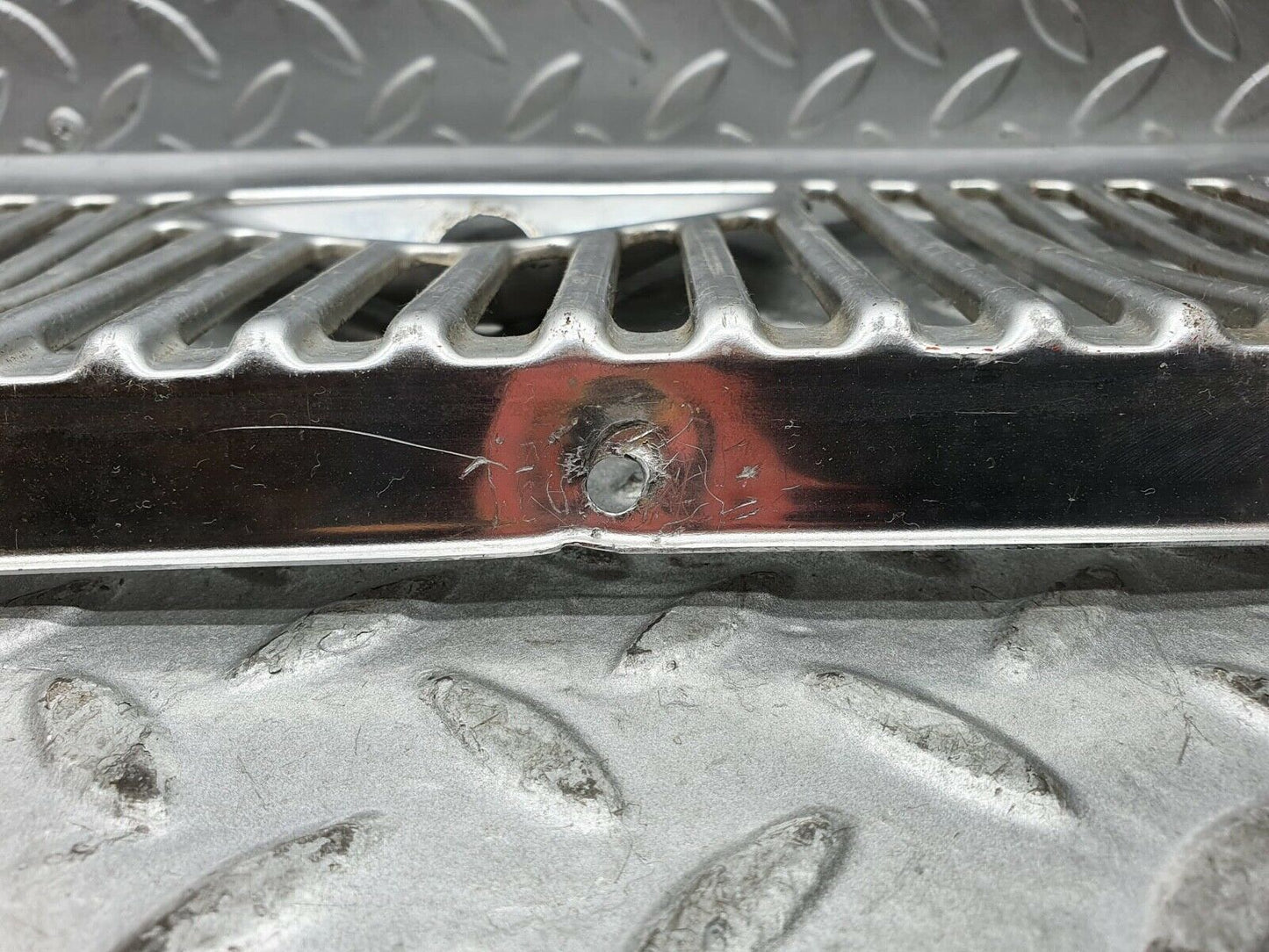 0160 Mercedes-Benz W116 350SE Air Intake Grill Chrome