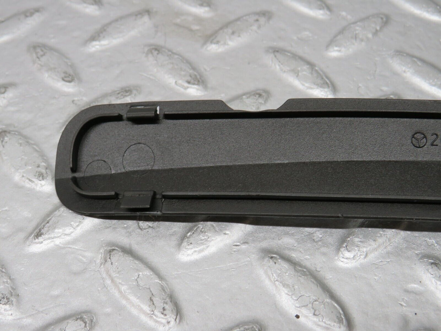 36689 Mercedes-Benz W201 190E 2.0L Windscreen Washer Nozzle Cover Trim 2018891325
