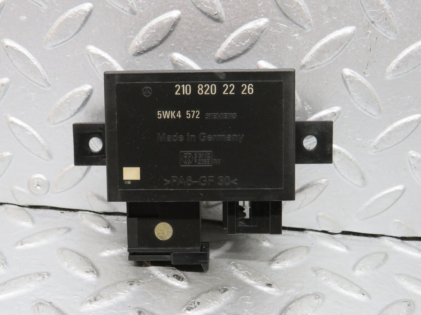 33432 Mercedes-Benz W202 C180 Comfort Control Unit 2108202226