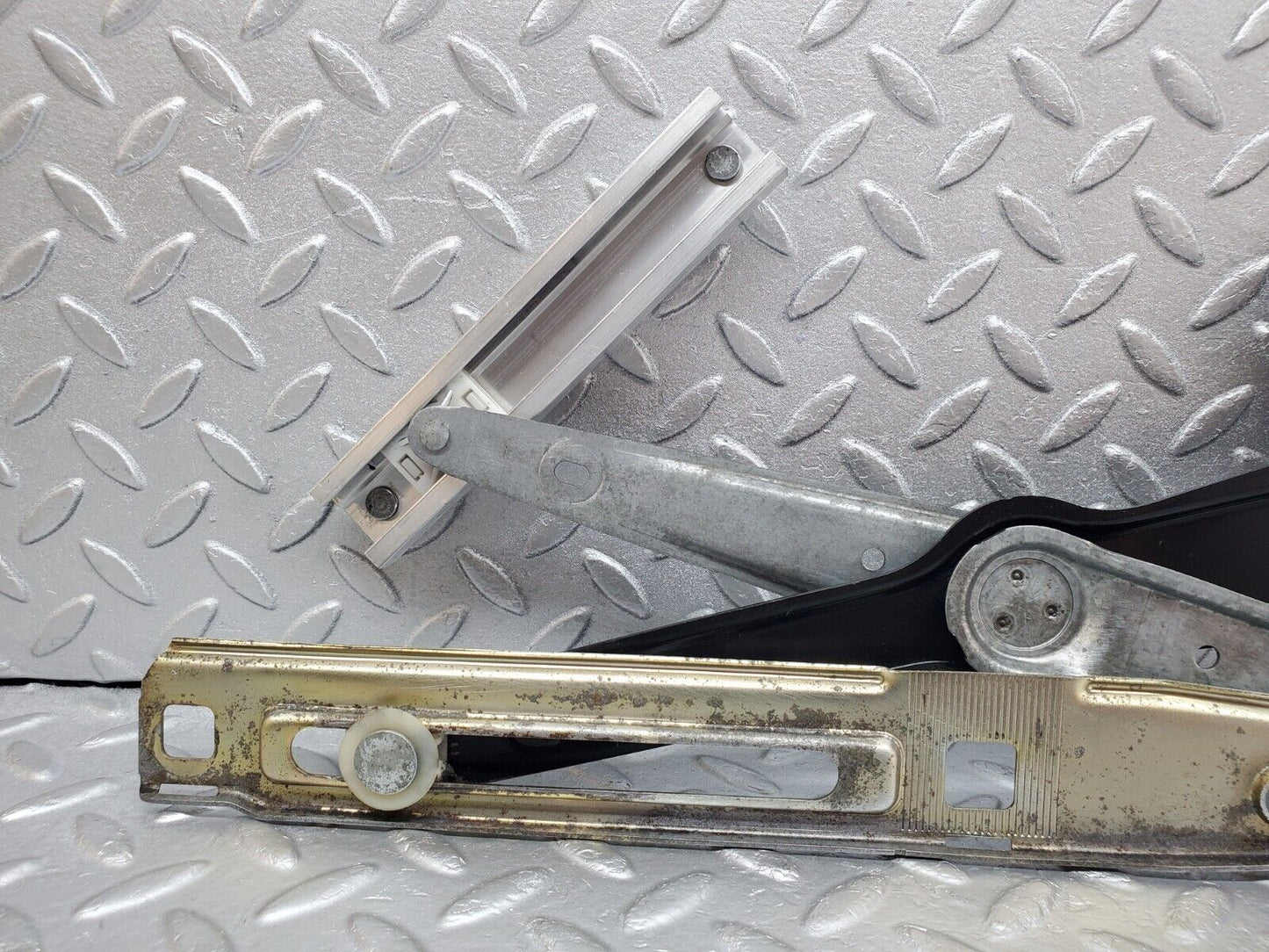 45245 Mercedes-Benz R129 300SL Coupe Power Window Regulator Right Side