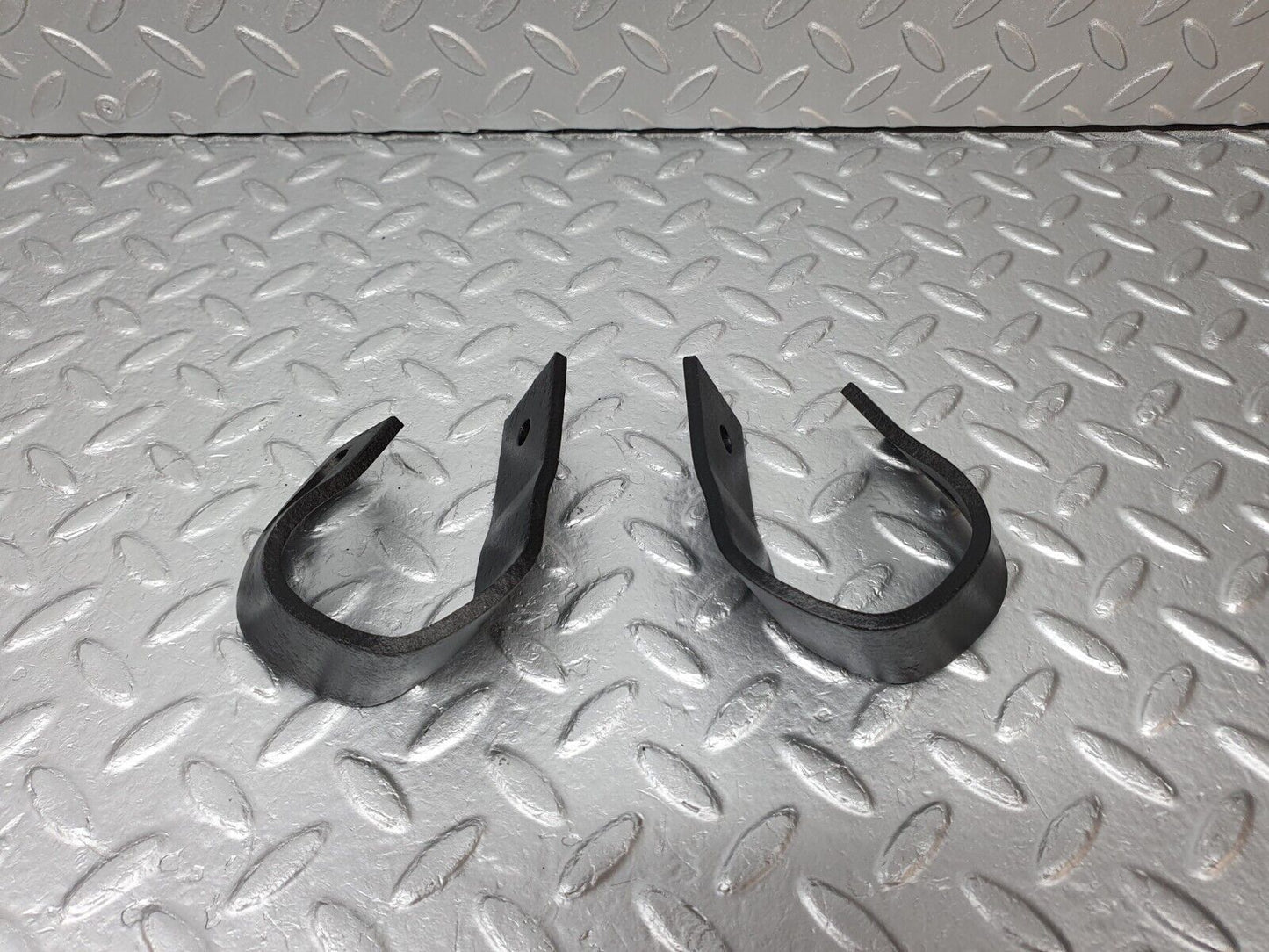 40837 Mercedes-Benz W123 300D Front Bumper Bracket