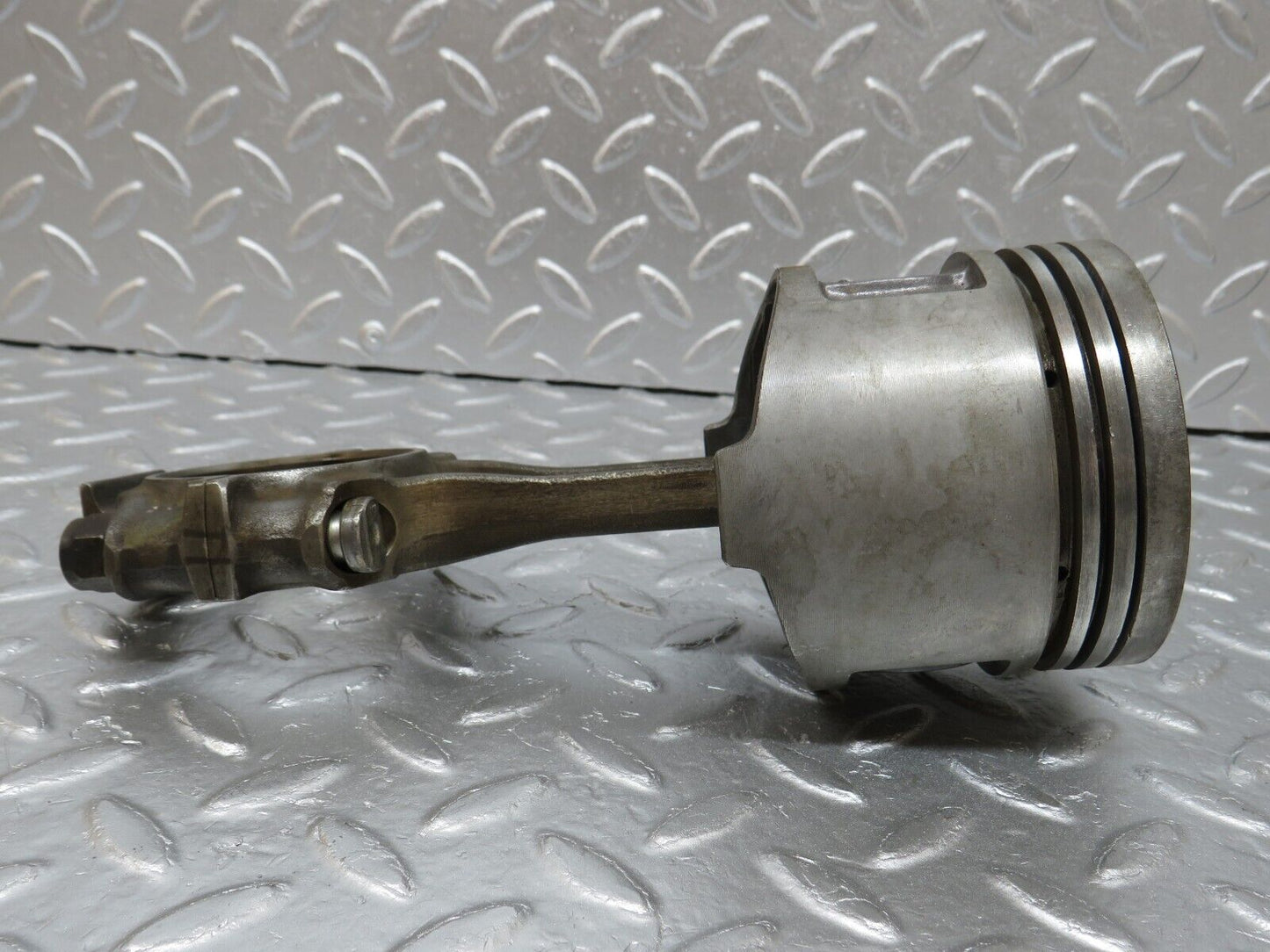 33035 Mercedes-Benz C107 R107 350 V8 Piston With Connecting Rod 92mm 11607