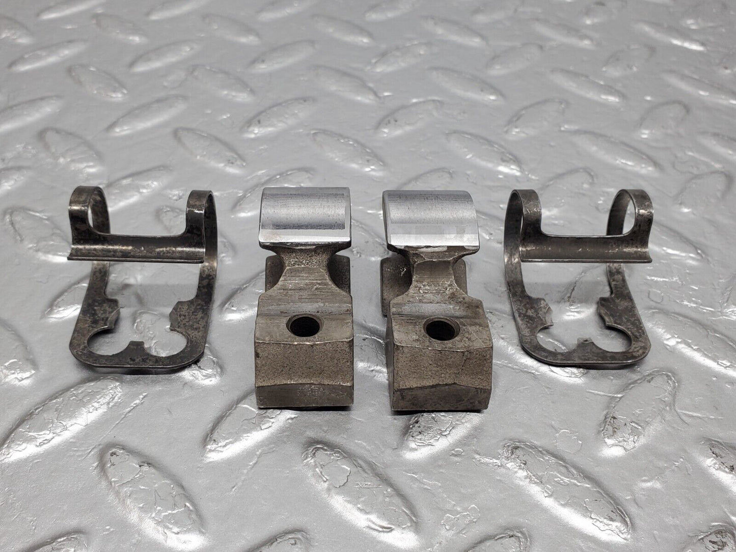 45478 Mercedes-Benz 280E M110.988 Valve Rocker Arm With Retaining Spring