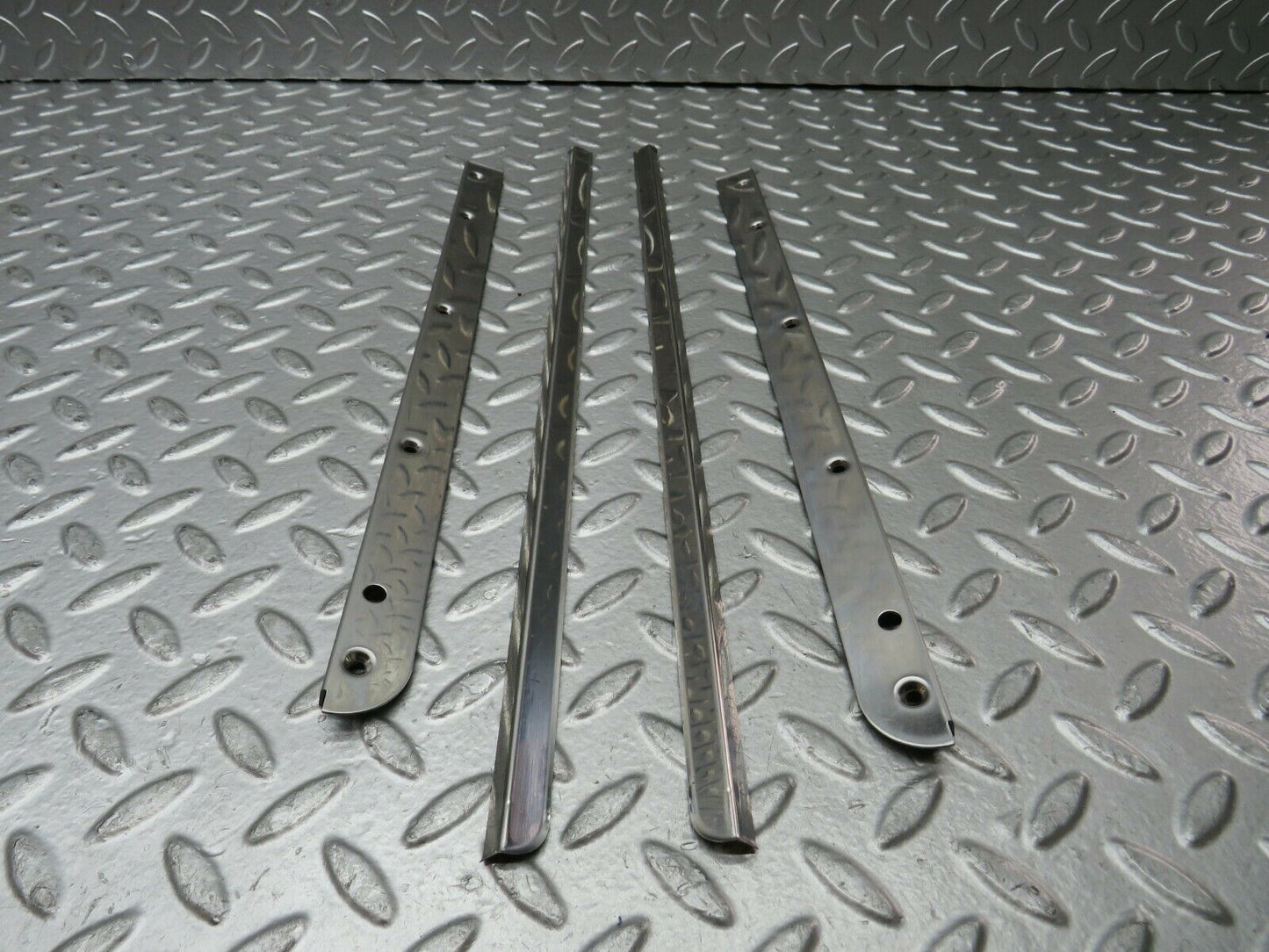 22917 Mercedes-Benz C107 450SLC Coupe Sunroof Chrome Trim Set