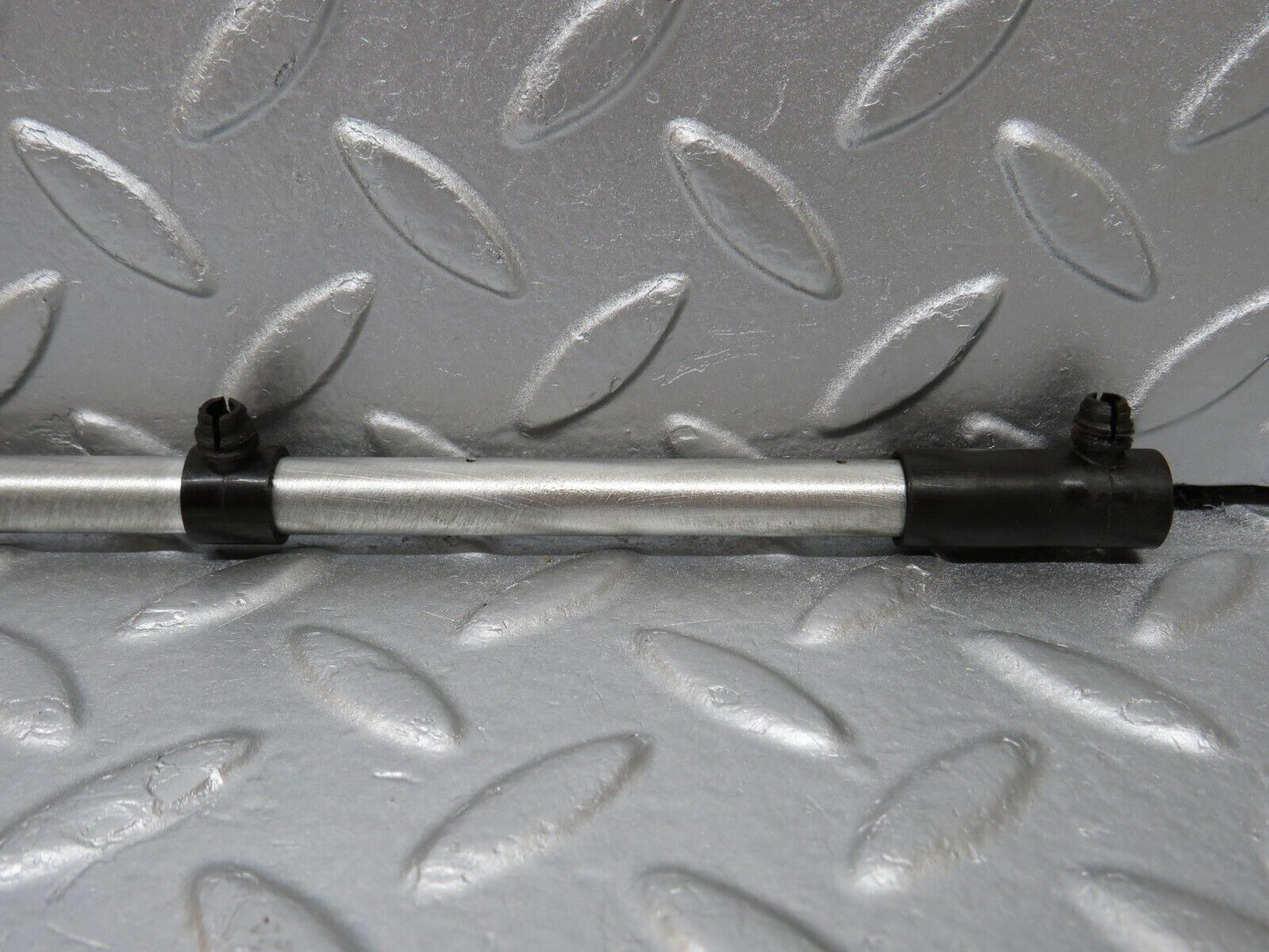 34550 Mercedes-Benz C126 380SEC Coupe Camshaft Oil Tube