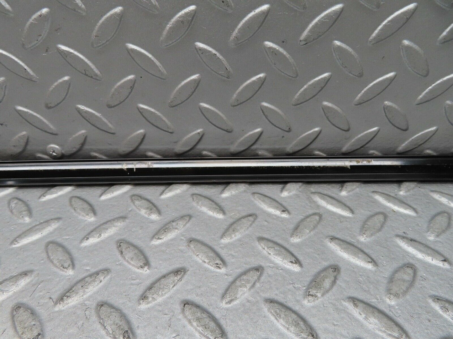 17378 Mercedes-Benz R129 300SL Coupe Right Door Chrome Trim