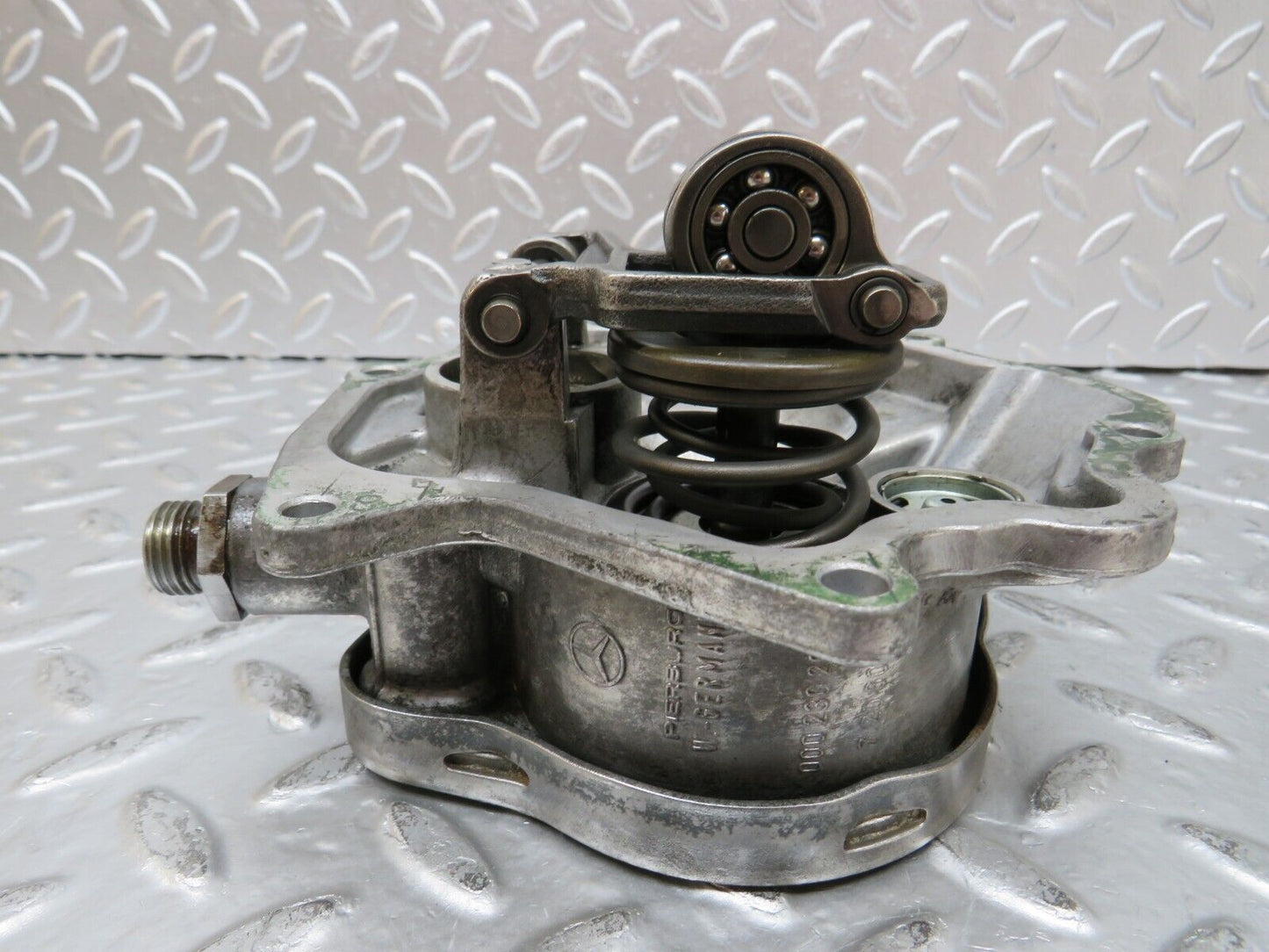 25361 Mercedes-Benz W201 190D Vacuum Pump Pierburg 0002302865