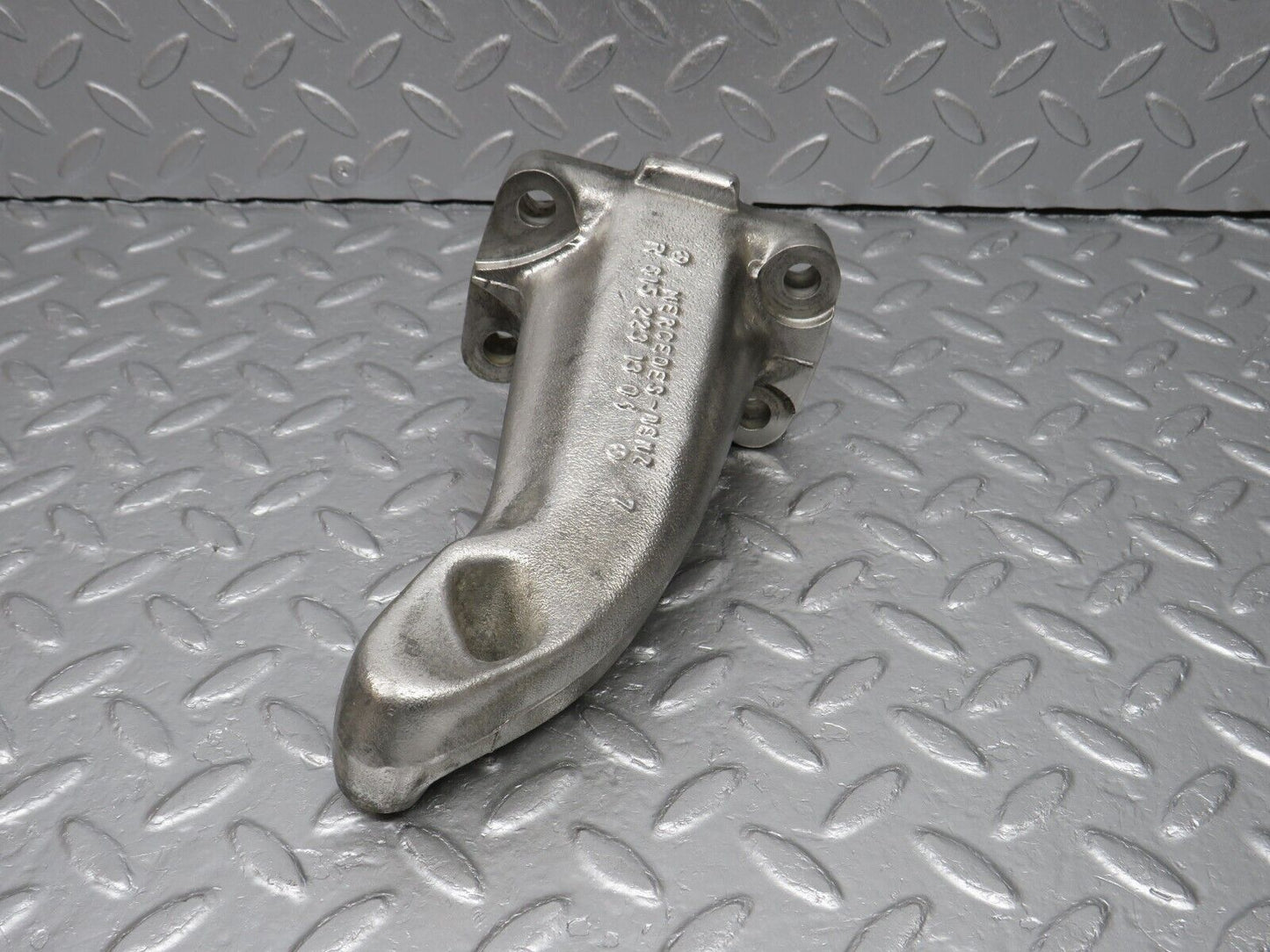40655 Mercedes-Benz W123 300D Engine Mount Bracket Left Side 6152231304