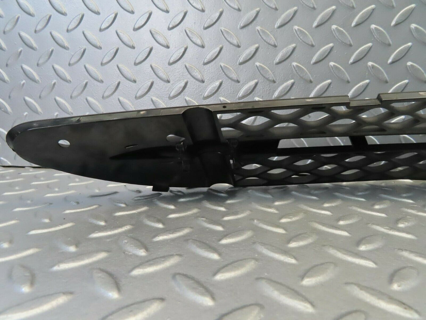 11144 Mercedes-Benz W221 S320 Front Bumper Lower Grill 2218850523