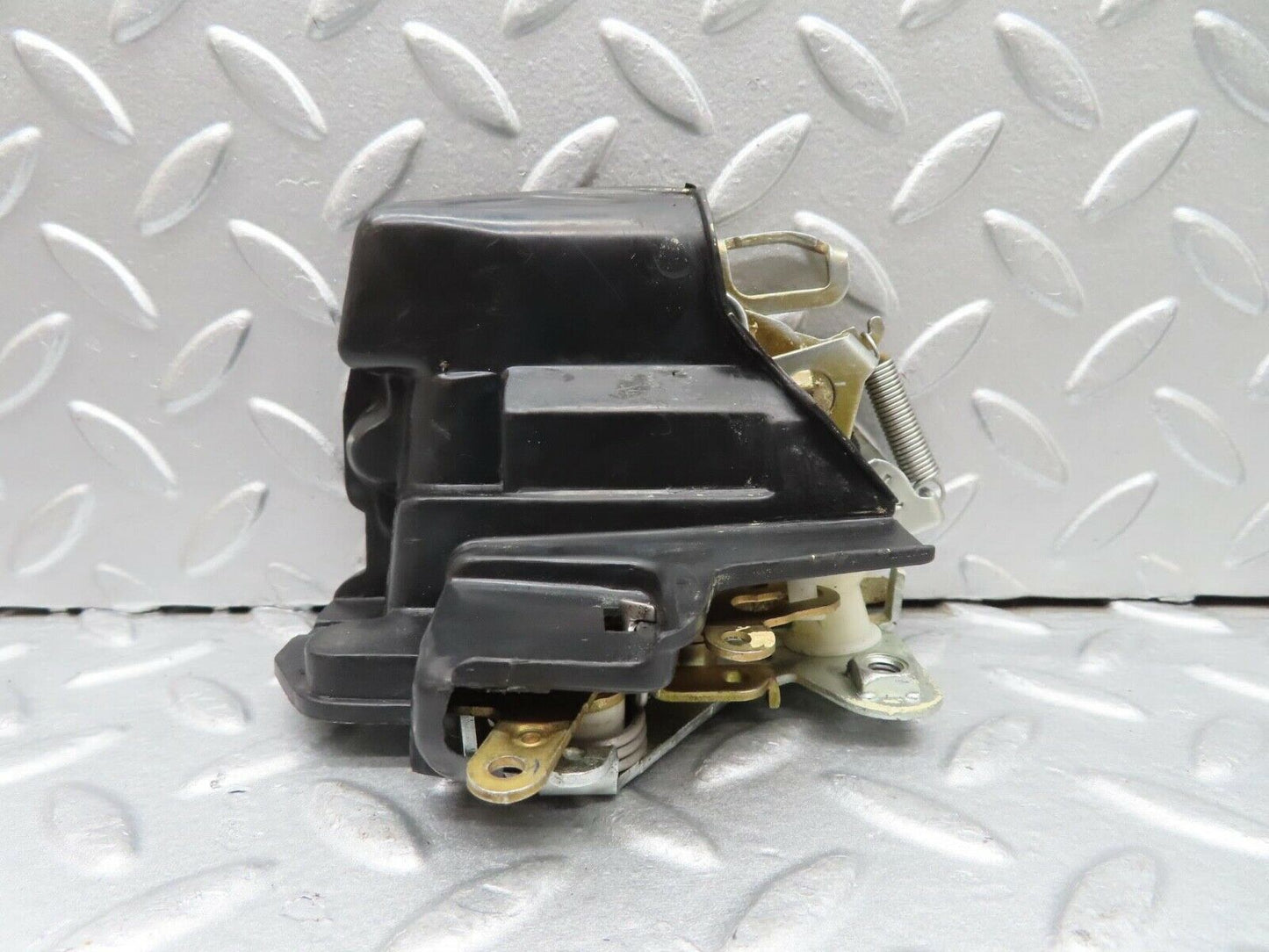 16052 Mercedes-Benz W123 280E Front Left Door Lock Mechanism 1237230108