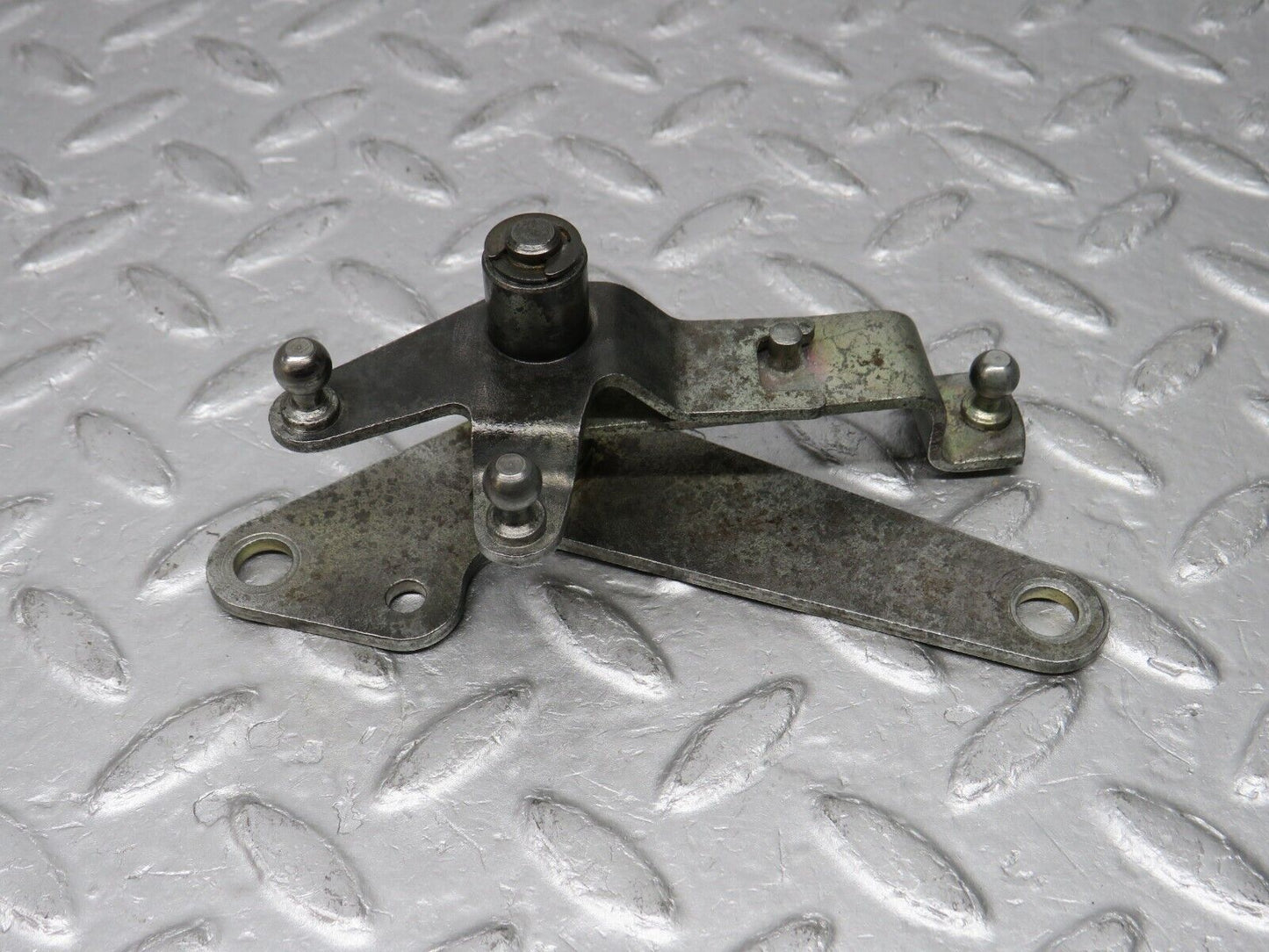 37563 Mercedes-Benz W109 300SEL Throttle Linkage