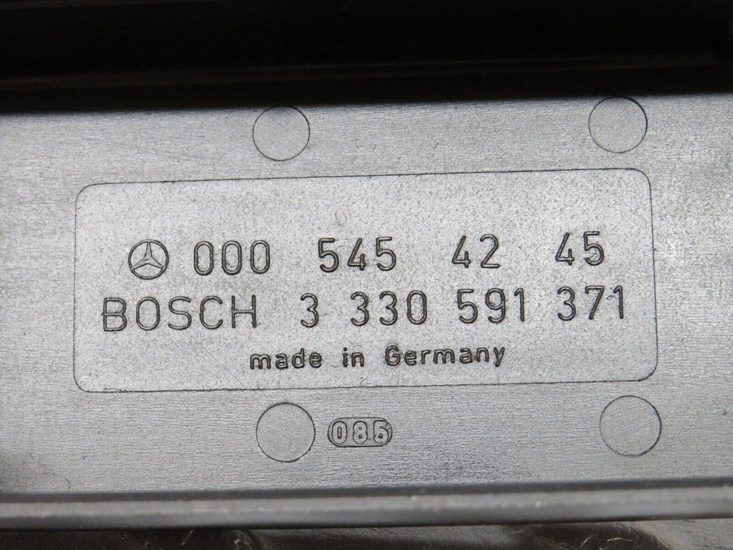 40669 Mercedes-Benz W123 300D Glow Plug Relay Cover 0005454245 3330591371