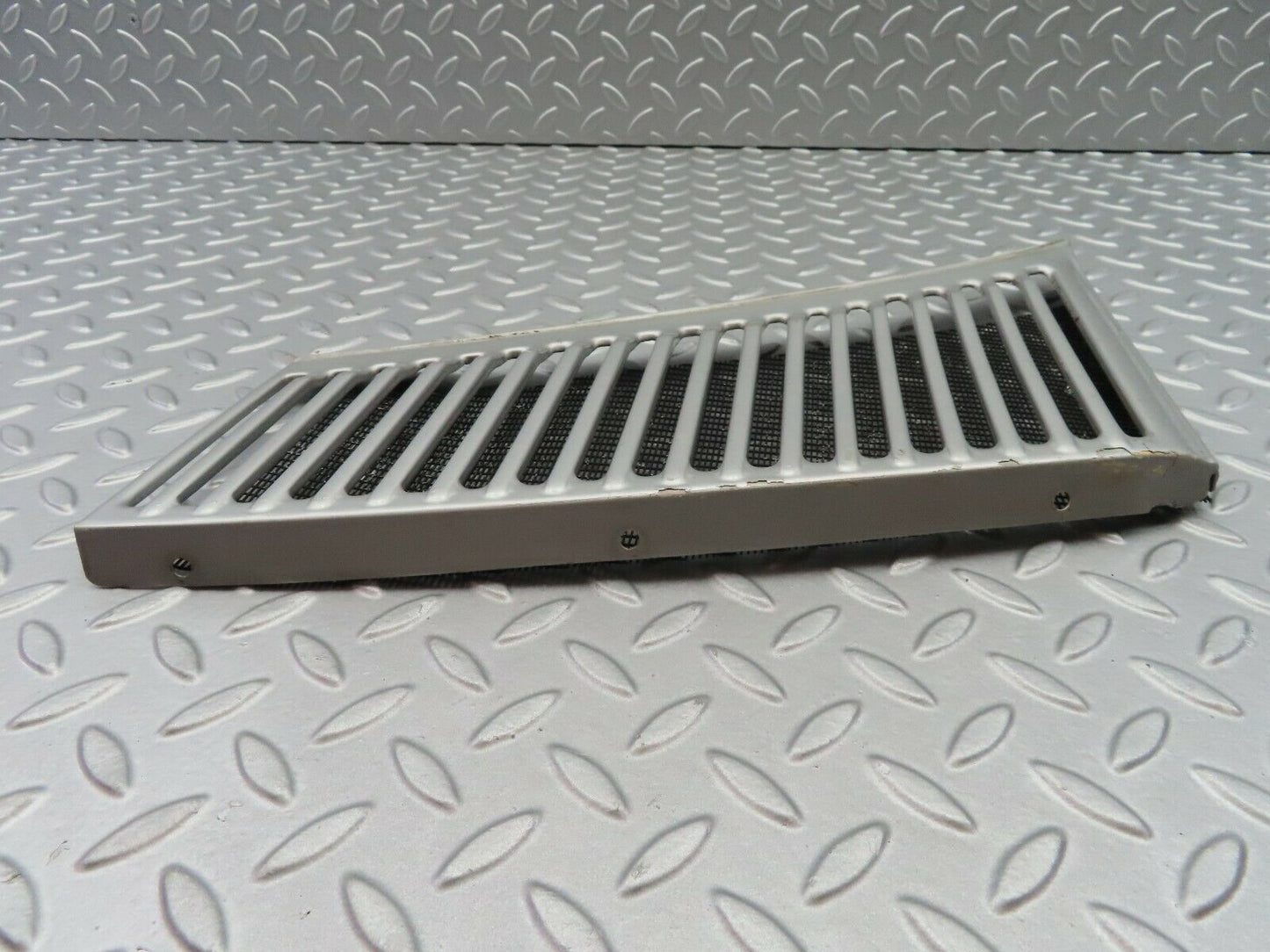 6886 Mercedes-Benz C107 350SLC Coupe Air Intake Grill Left Side