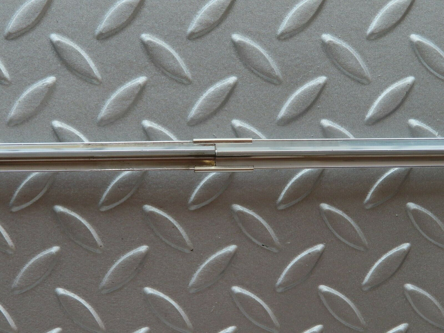 4027 Mercedes-Benz S123 200T Wagon Rear Windscreen Chrome Moulding Trim