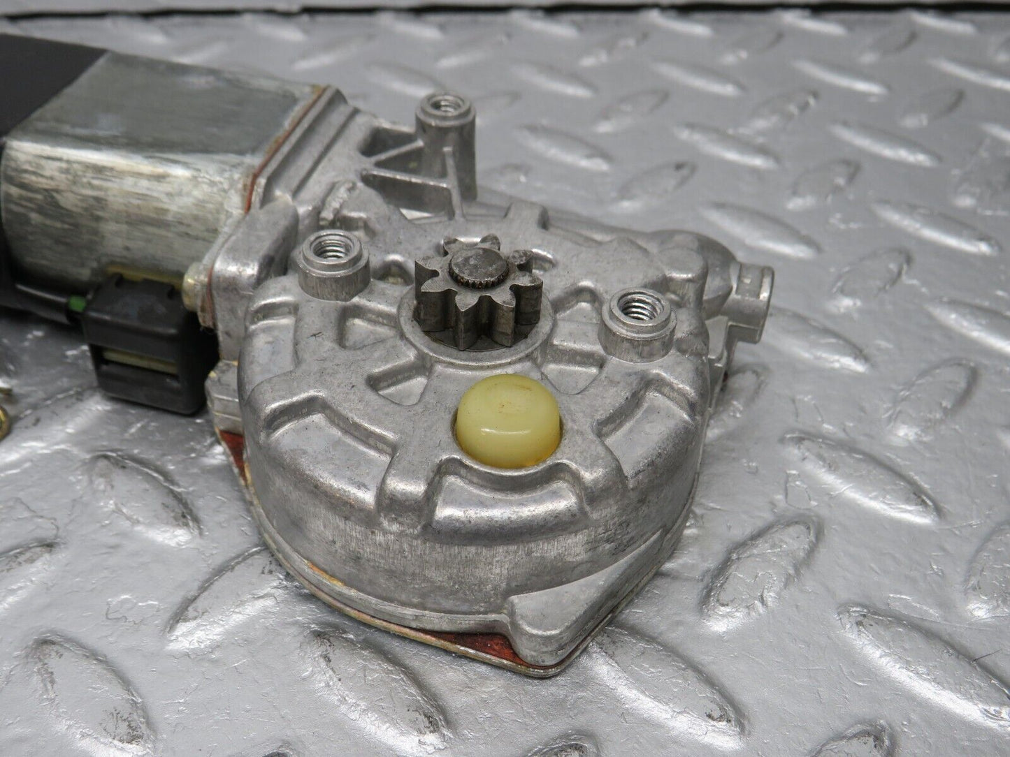 39193 Mercedes-Benz R107 500SL Coupe Right Door Window Regulator Motor Bosch 0130821016