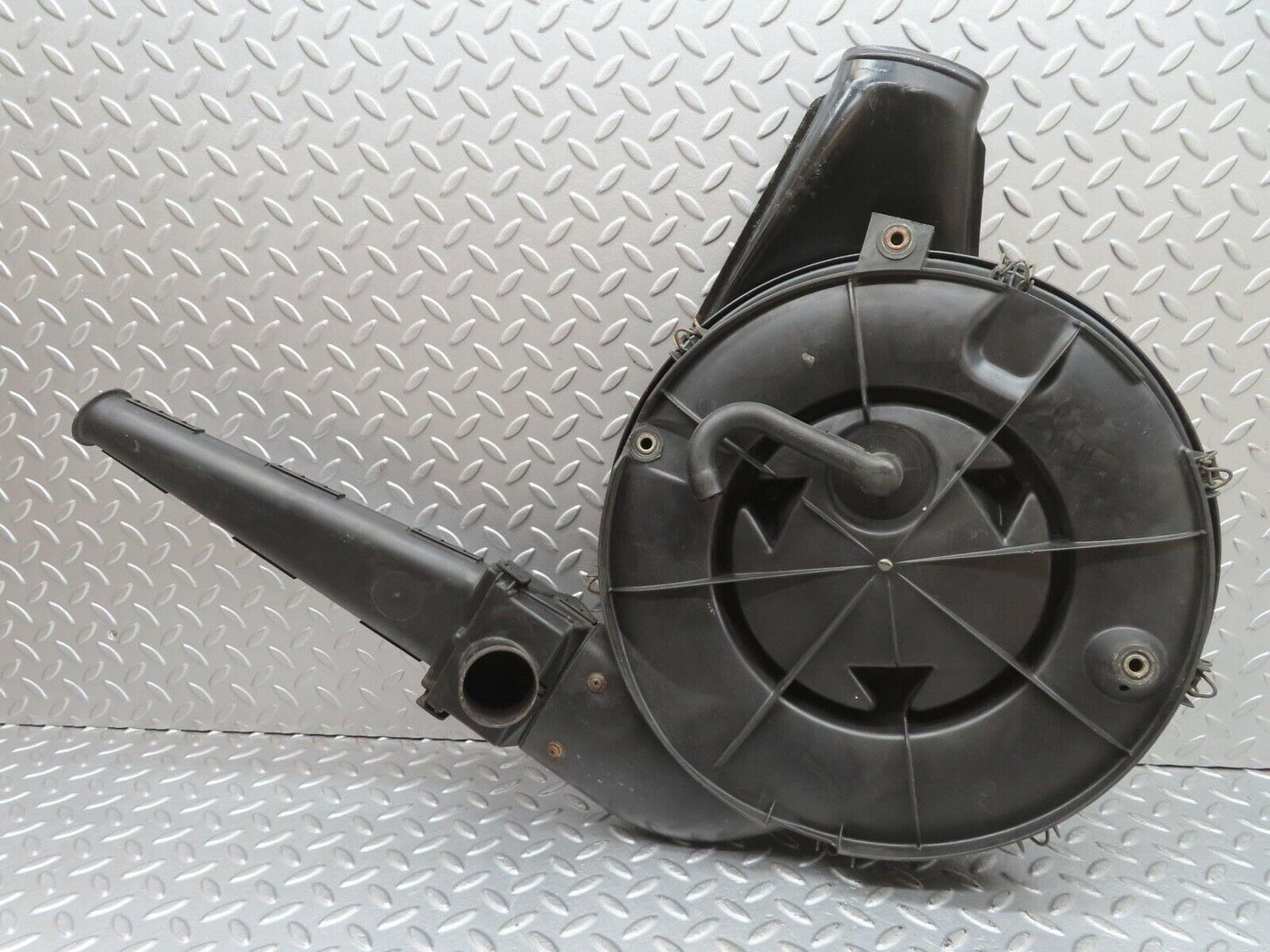13436 Mercedes-Benz W123 200 Air Filter Housing 0110946402