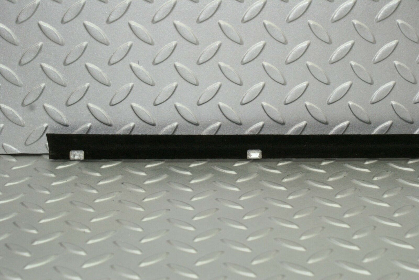 2648 Mercedes-Benz W116 350SE Glass Seal Trim Rubber Front Left