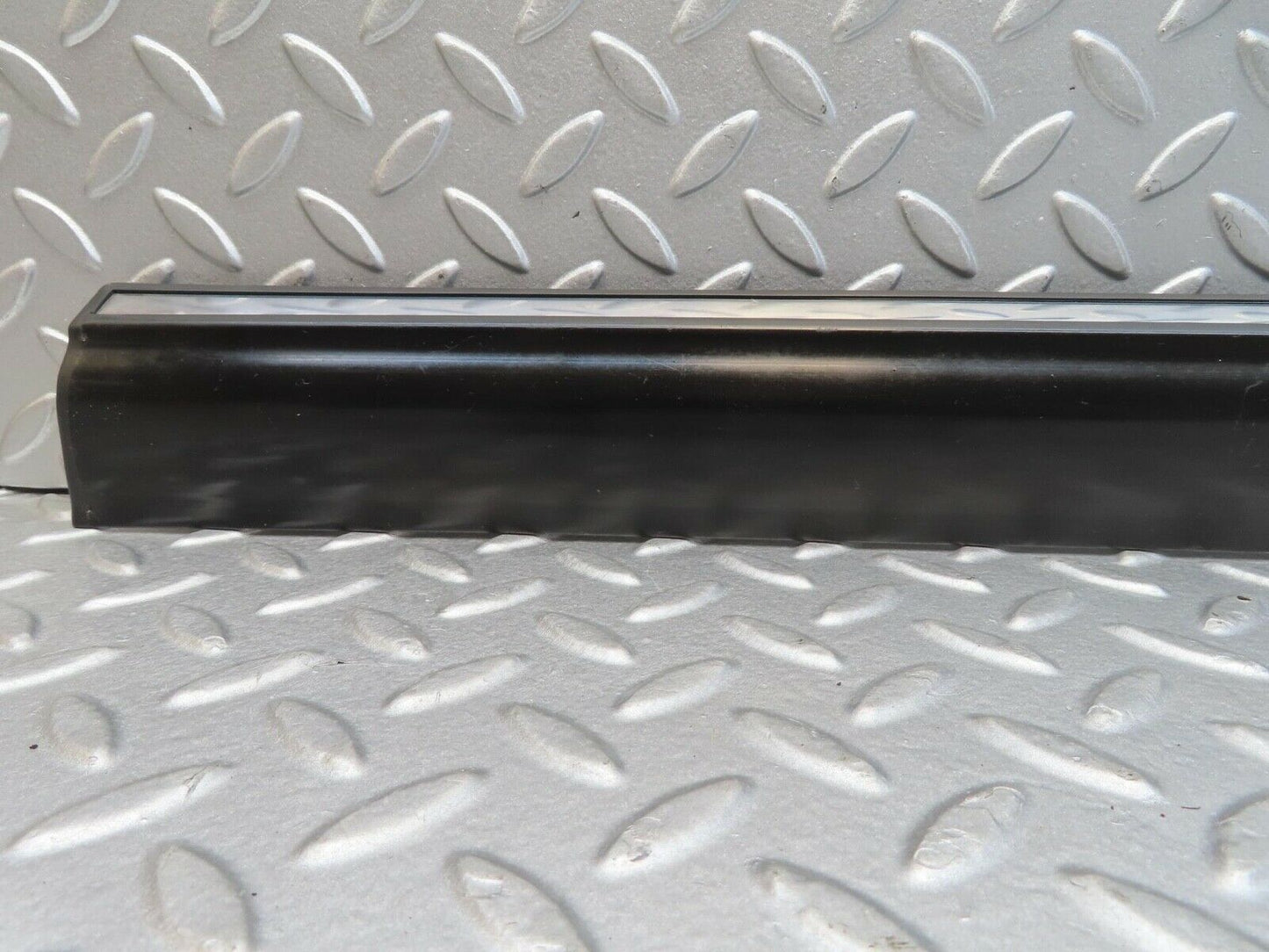 13463 Mercedes-Benz W123 200 Front Right Door Lower Trim