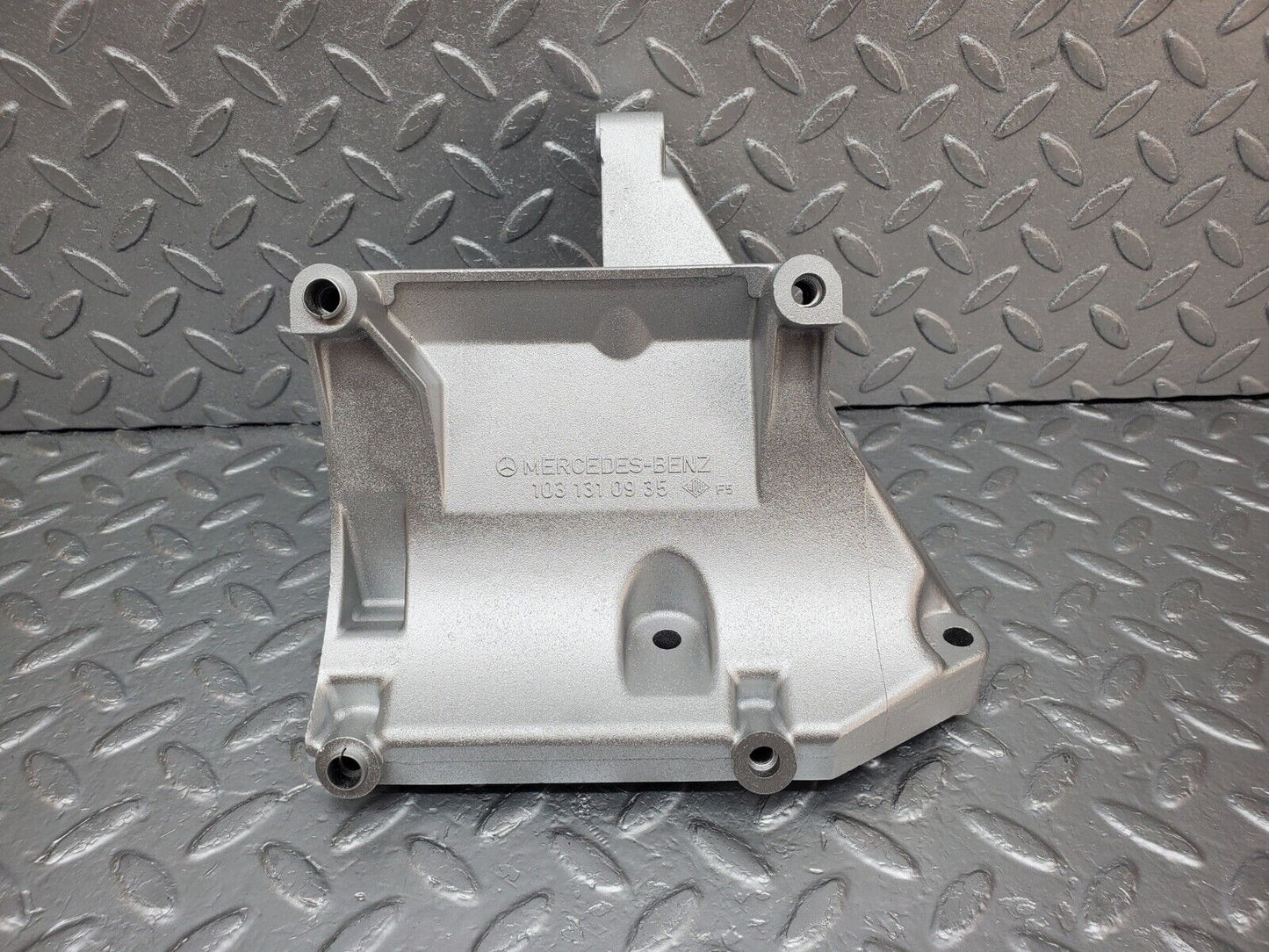 45081 Mercedes-Benz R129 300SL Coupe Power Steering Pump Bracket 1031310935