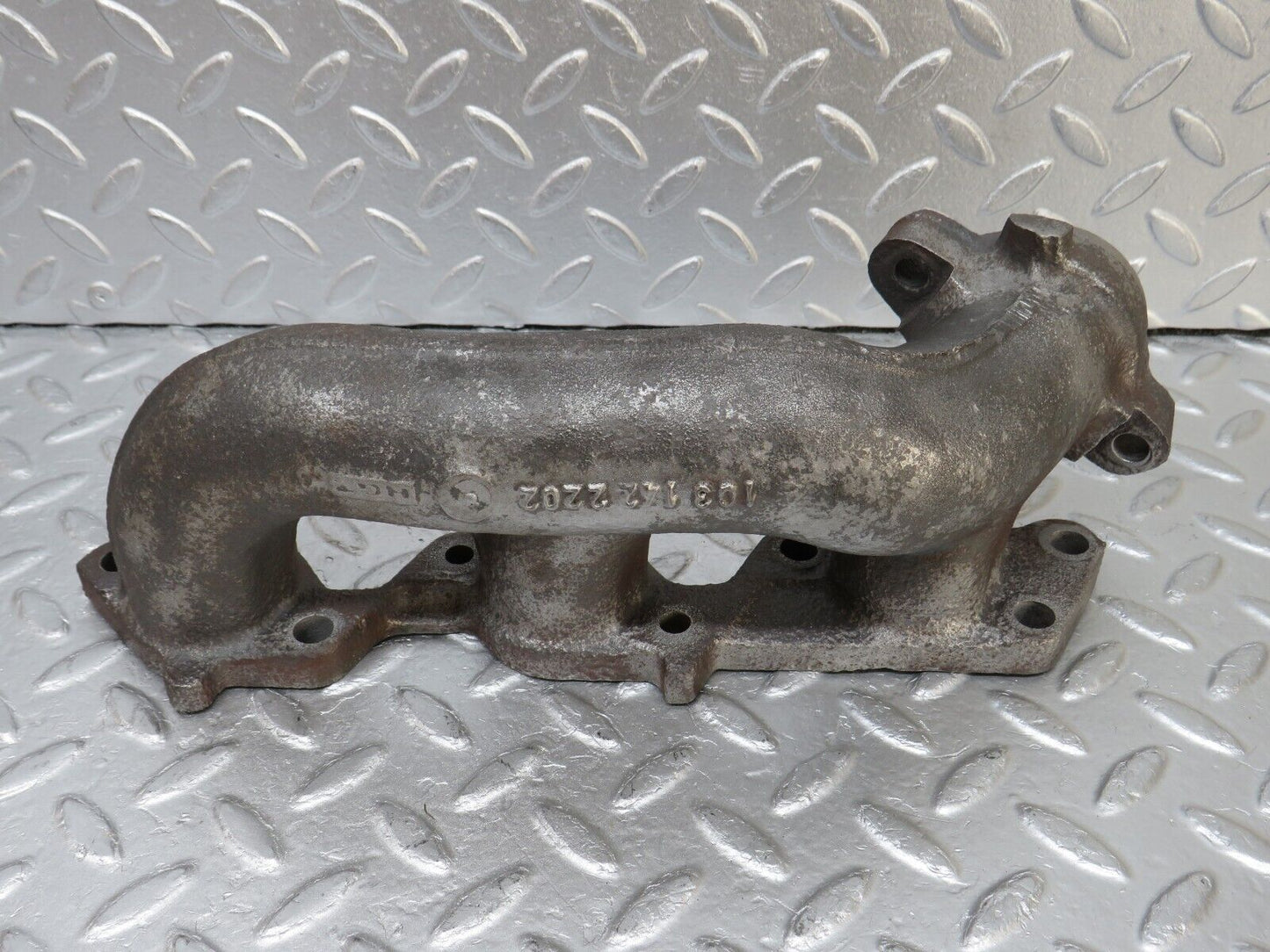 34688 Mercedes-Benz W124 260E Exhaust Manifold 4-6 Cylinder 1031422202