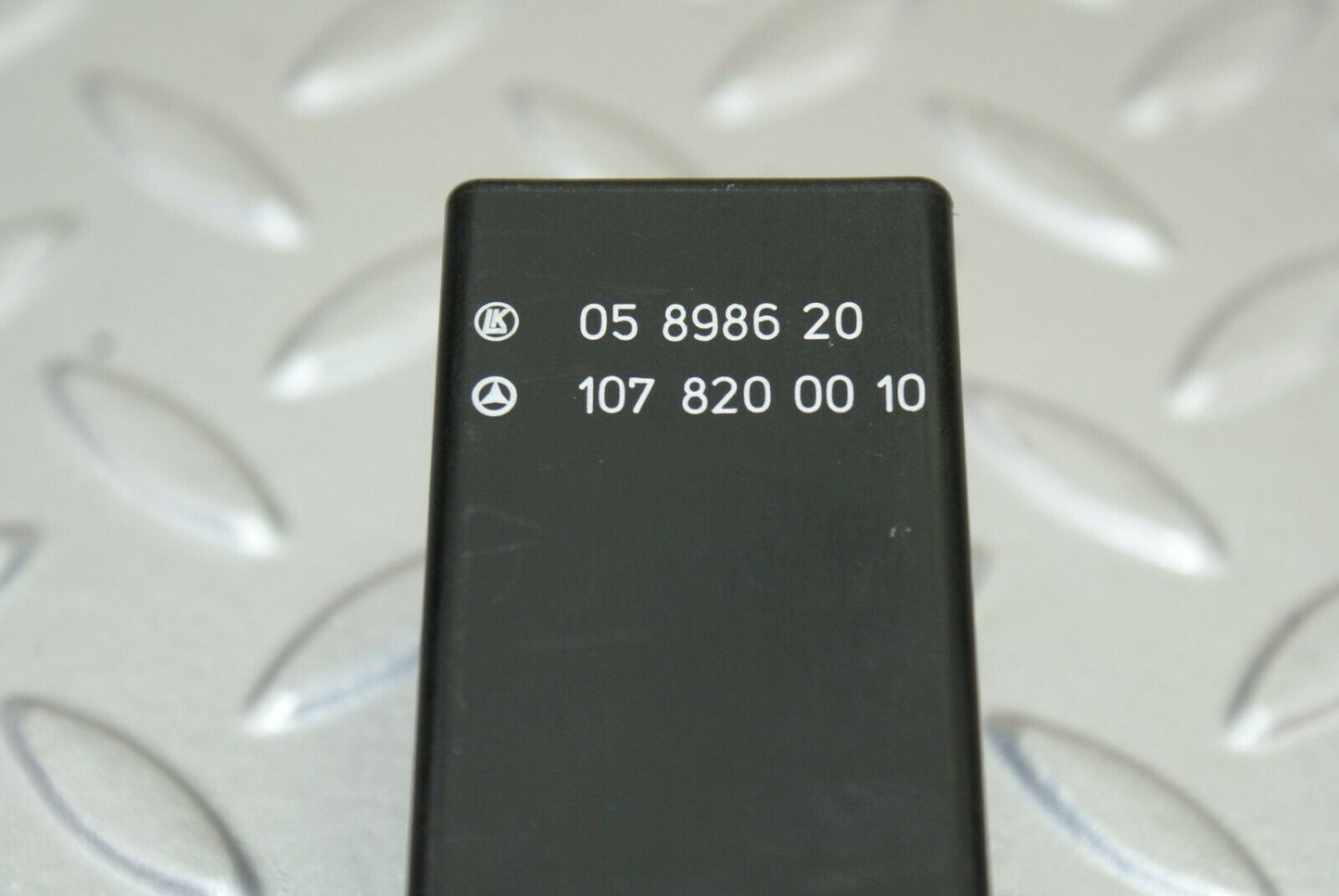 2787 Mercedes-Benz C123 280CE Coupe Rear Heated Window Relay 1078200010