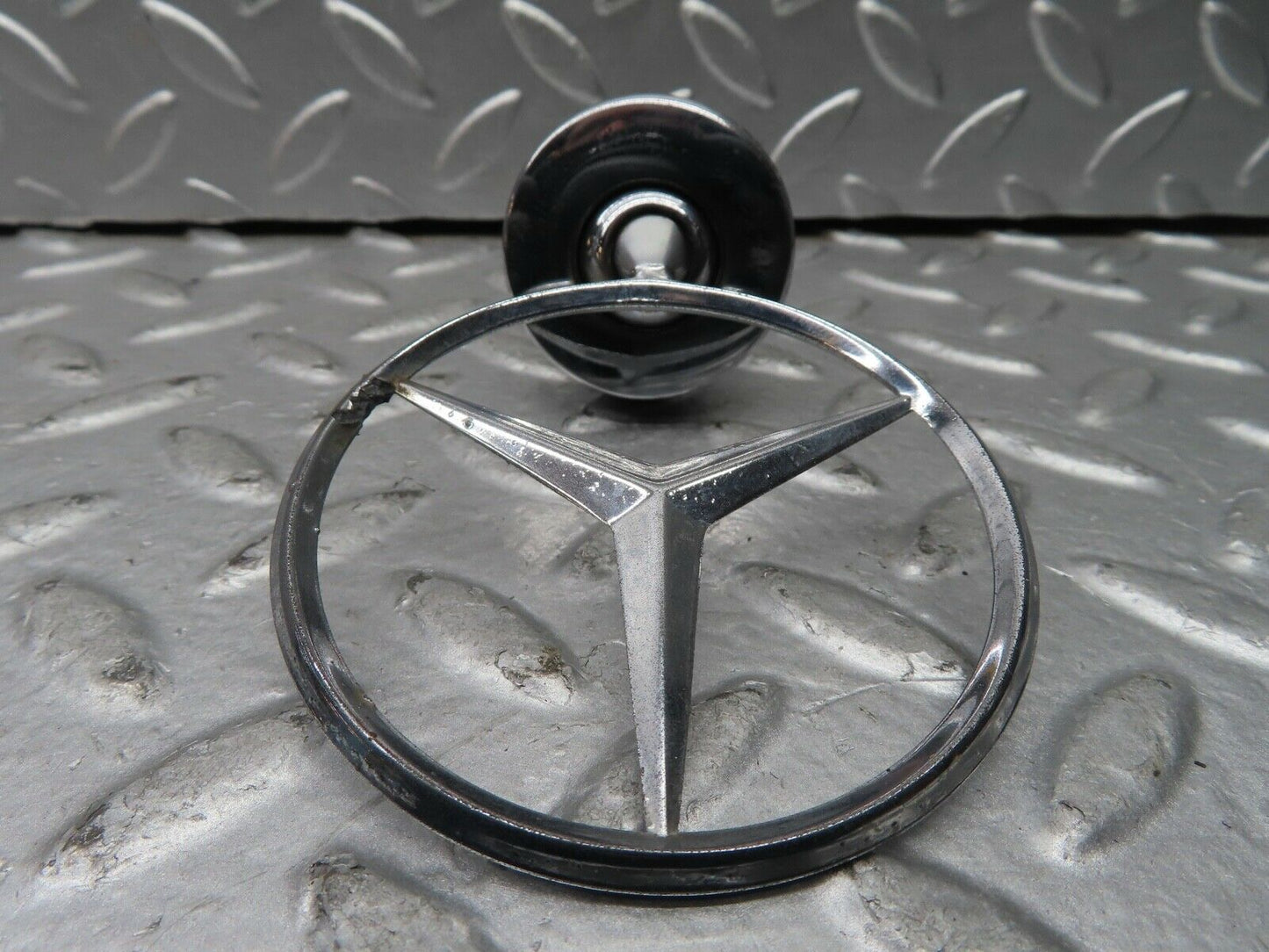 21544 Mercedes-Benz W126 300SE Front Badge Emblem 1238800086