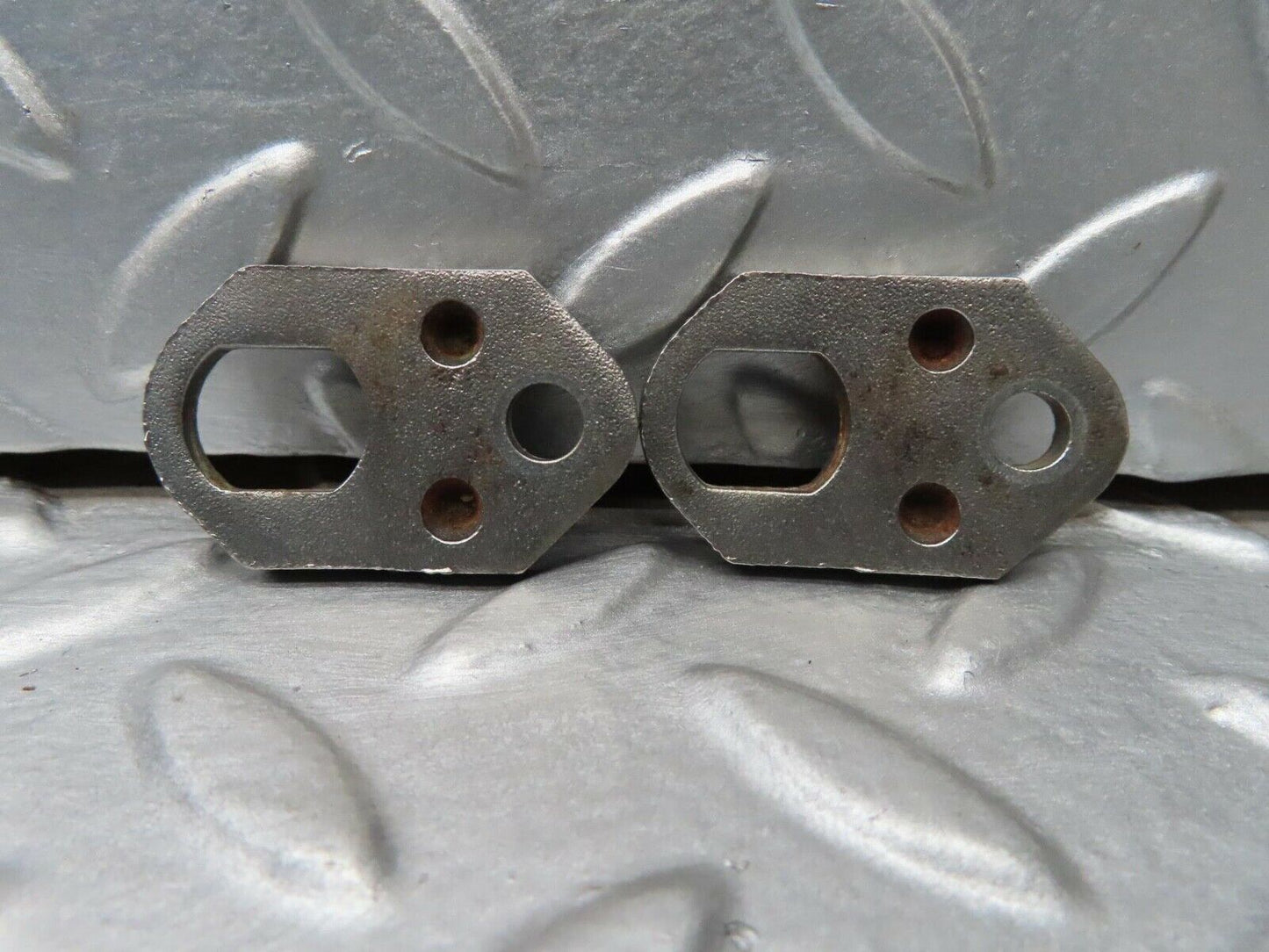 16744 Mercedes-Benz C107 380SLC Fuel Injector Bracket Pair