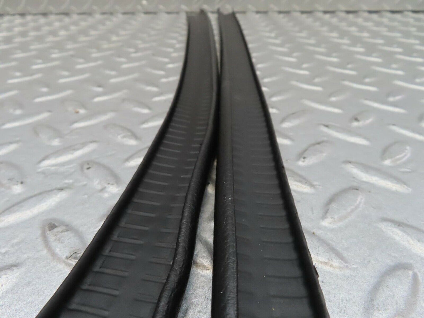 14322 Mercedes-Benz W116 350SE Rear Door Inner Top Seal Pair