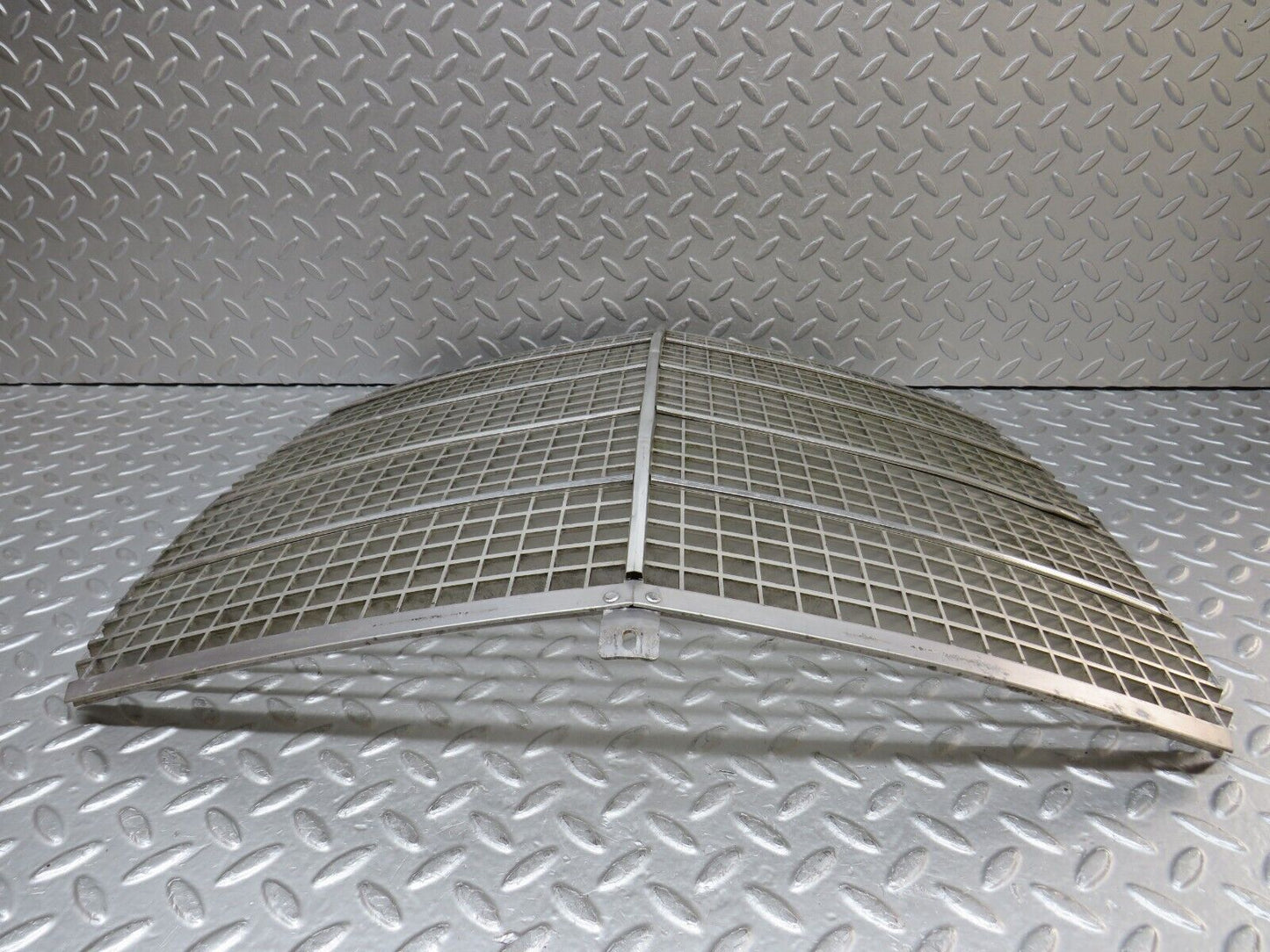 37583 Mercedes-Benz W109 300SEL Bonnet Grill