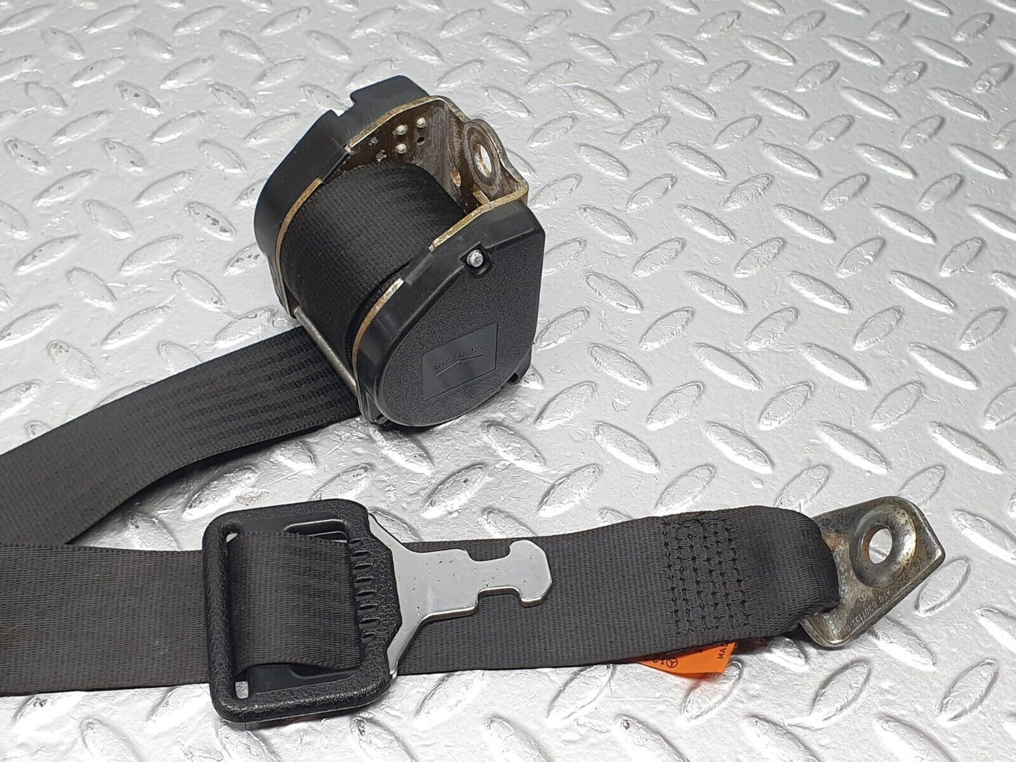 40820 Mercedes-Benz W123 300D Rear Seat Belt Set With Buckles 1238607885 1238607185 1238604969