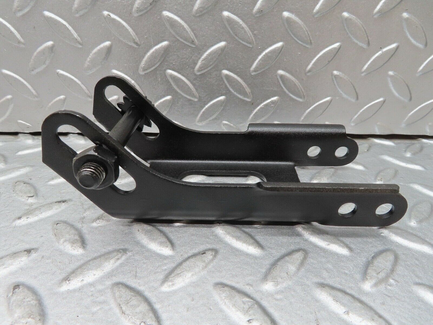 17797 Mercedes-Benz W116 450SEL Alternator Generator Bracket