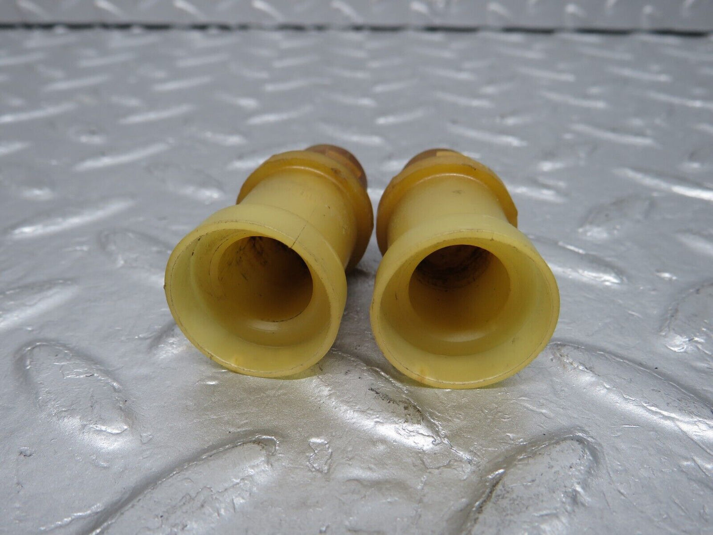 40172 Mercedes-Benz R107 350SL Coupe Fuel Injector Holder 2x