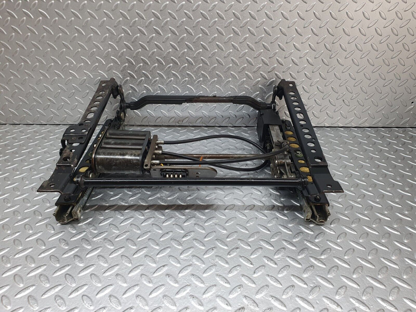 43824 Mercedes-Benz C126 380SEC Coupe Front Right Electric Seat Base