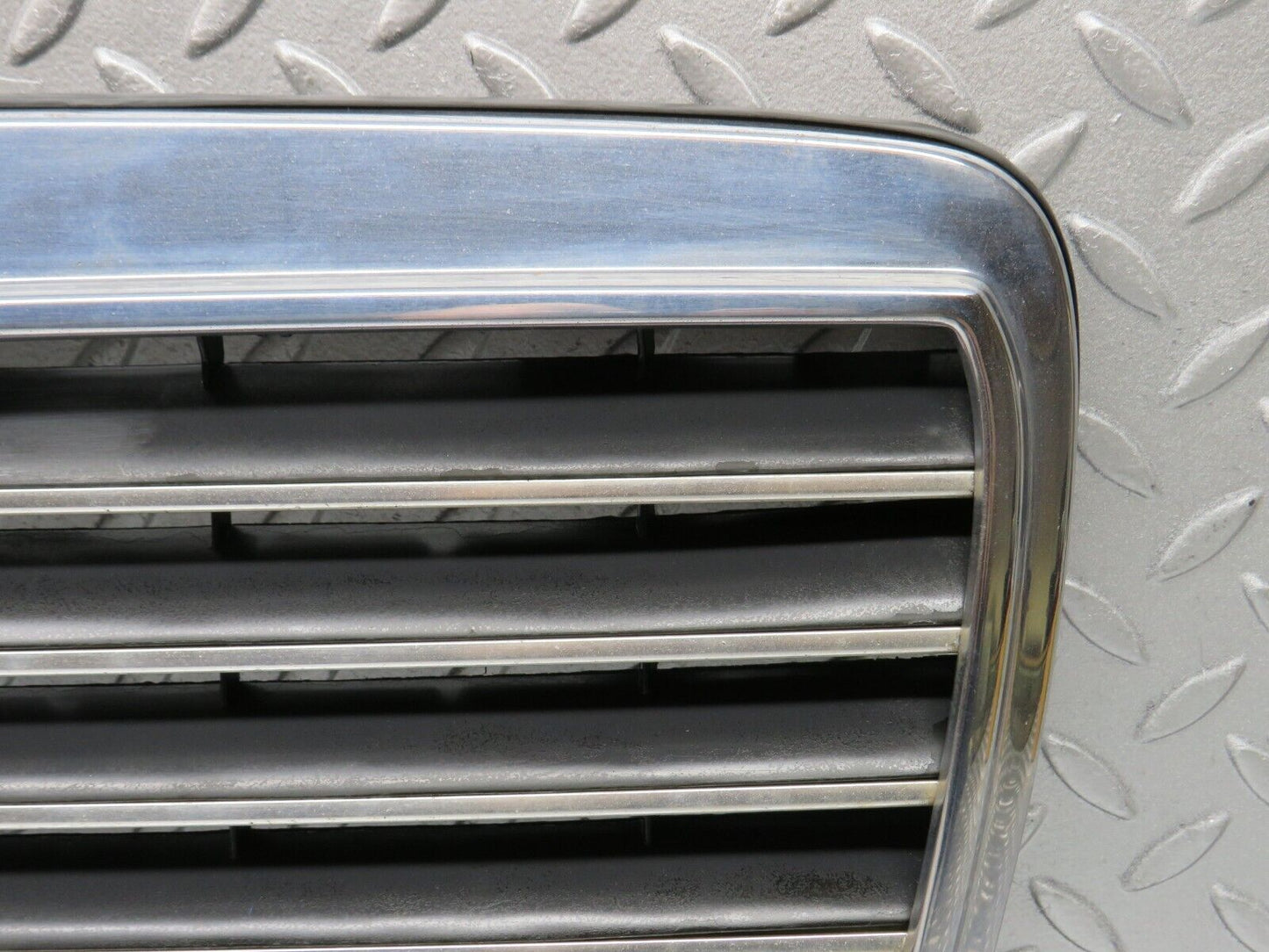 37840 Mercedes-Benz A124 320E Cabriolet Bonnet Grill Chrome 1408880323