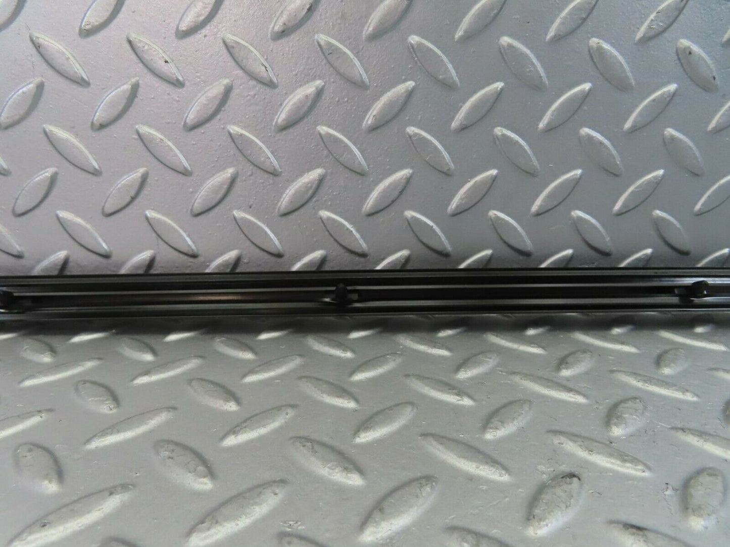10258 Mercedes-Benz W123 Front Left Door Centre Moulding Trim