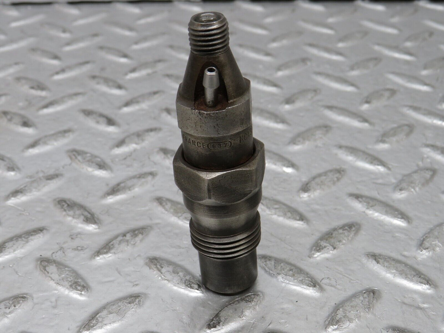 27002 Mercedes-Benz W123 240D Fuel Injector Bosch KCA30S35/4