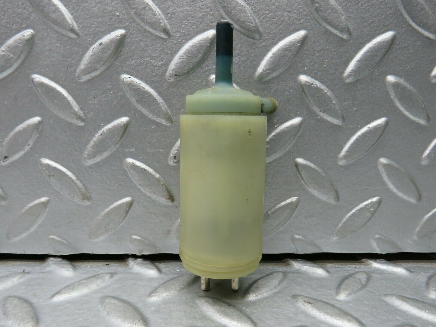 22141 Mercedes-Benz S123 280TE Wagon Windscreen Washer Pump
