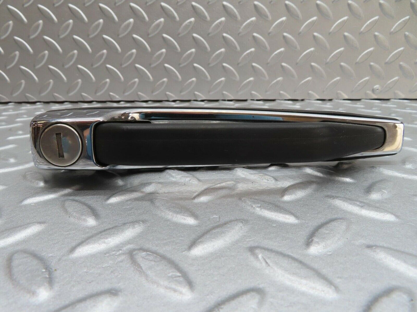 15968 Mercedes-Benz W123 280E Front Left Exterior Door Handle No Key