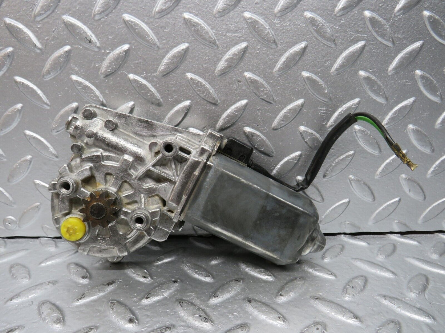 31196 Mercedes-Benz S124 220TE Window Regulator Motor Right Bosch 0130821285