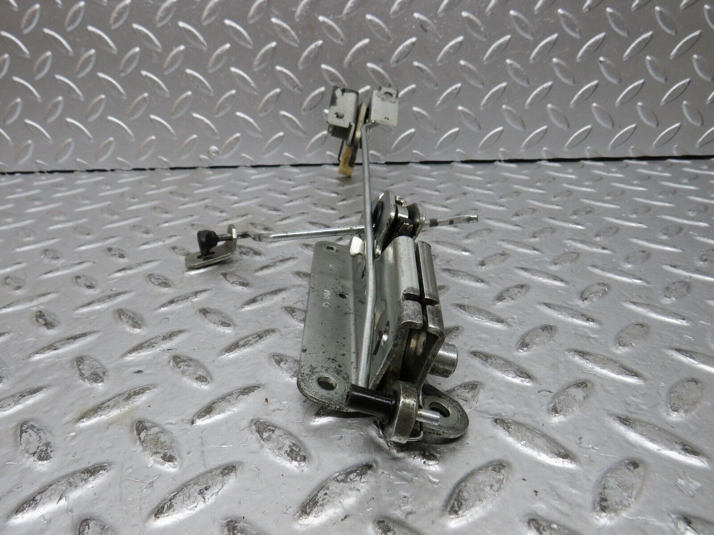 27836 Mercedes-Benz S124 300TE Wagon Rear Left Seat Bench Locking Mechanism